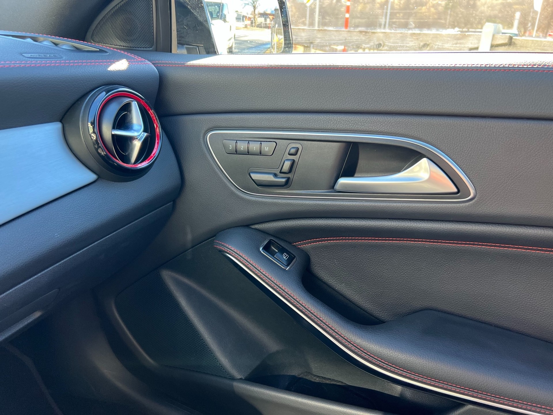MERCEDES-BENZ CLA Shooting Brake 45 AMG 4Matic Speedshift-image-11
