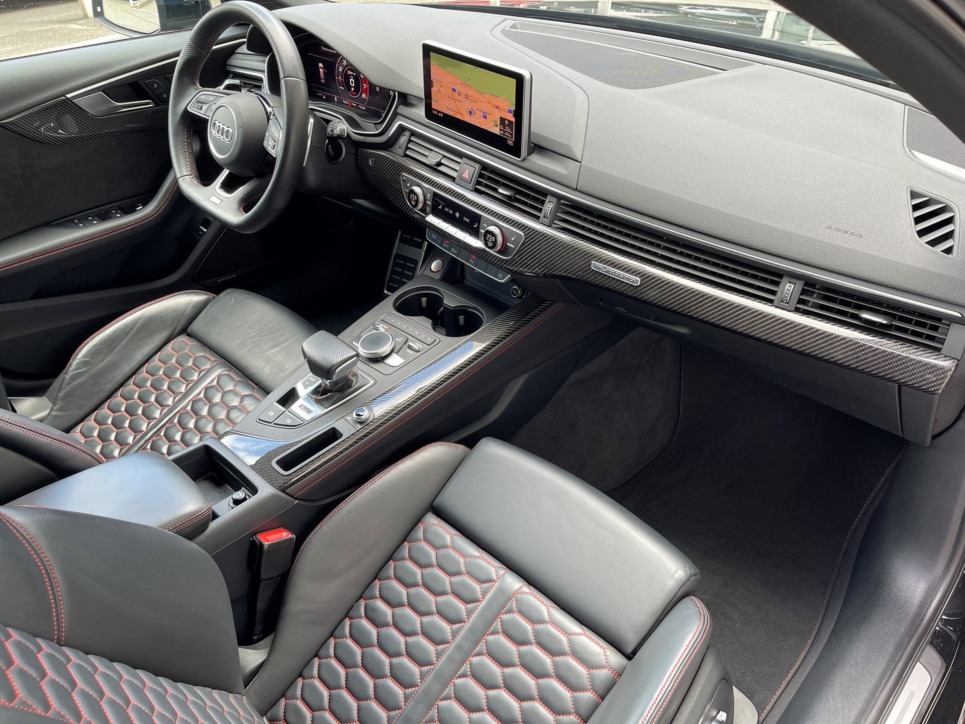 AUDI RS4 Avant 2.9 TFSI quattro tiptronic-image-11