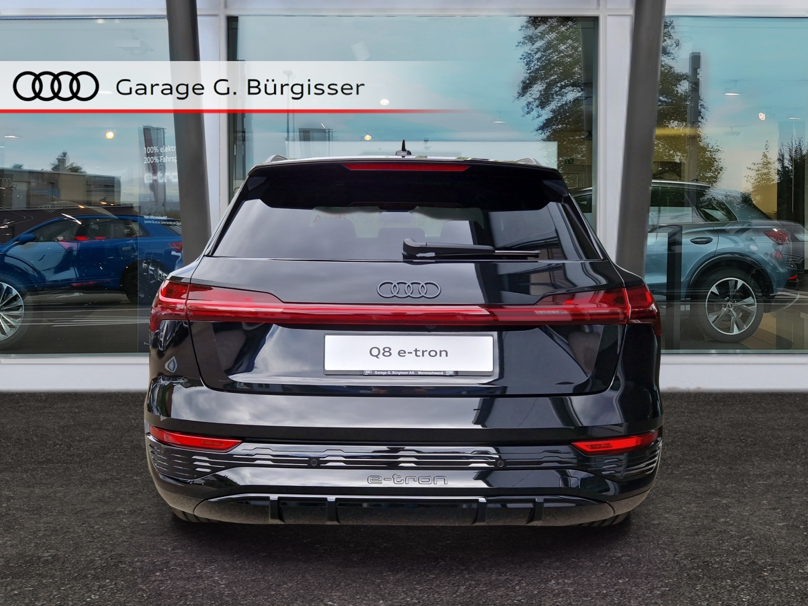 AUDI Q8 50 e-tron Black Edition quattro Mythosschwarz Metallic-image-4