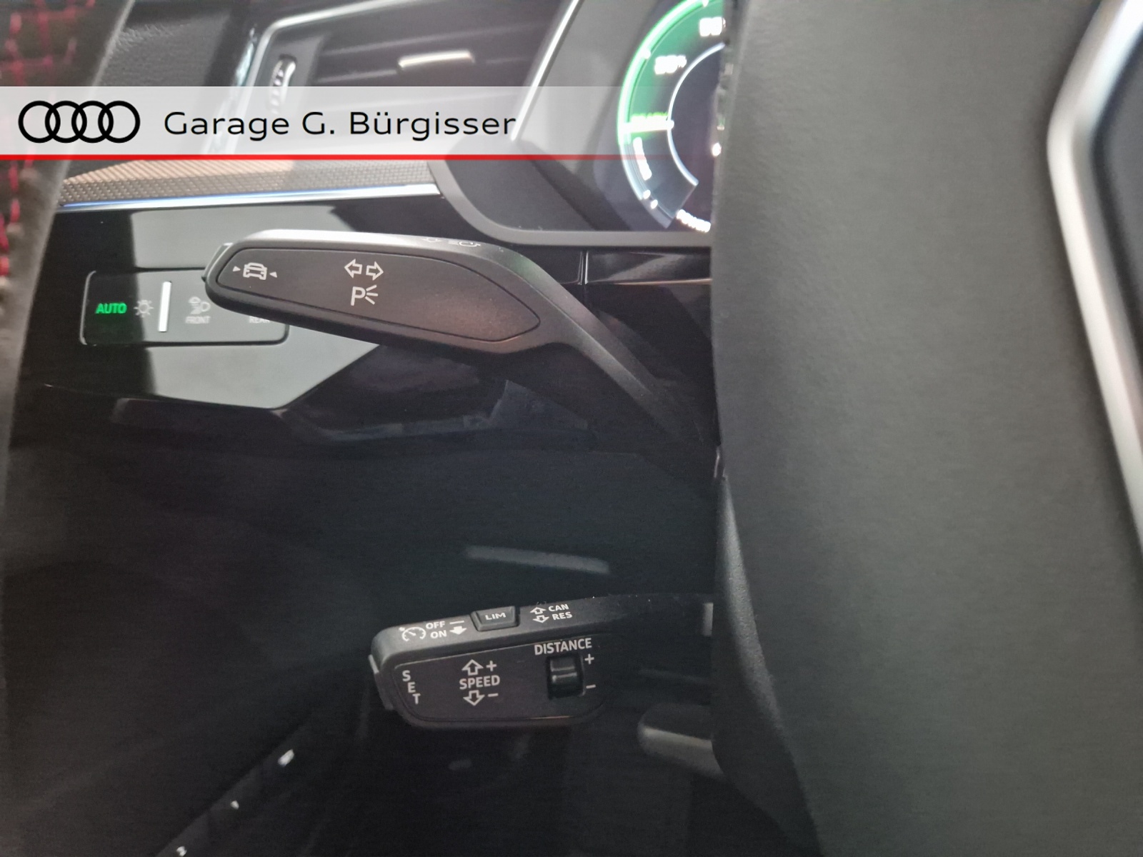 AUDI Q8 50 e-tron Black Edition quattro Mythosschwarz Metallic-image-17