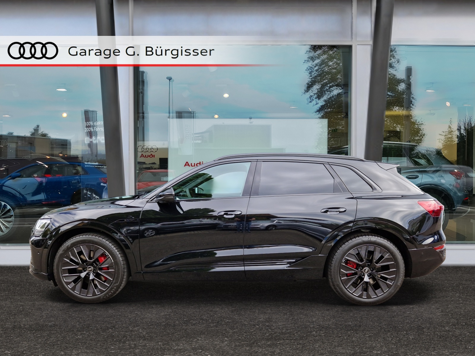 AUDI Q8 50 e-tron Black Edition quattro Mythosschwarz Metallic-image-2