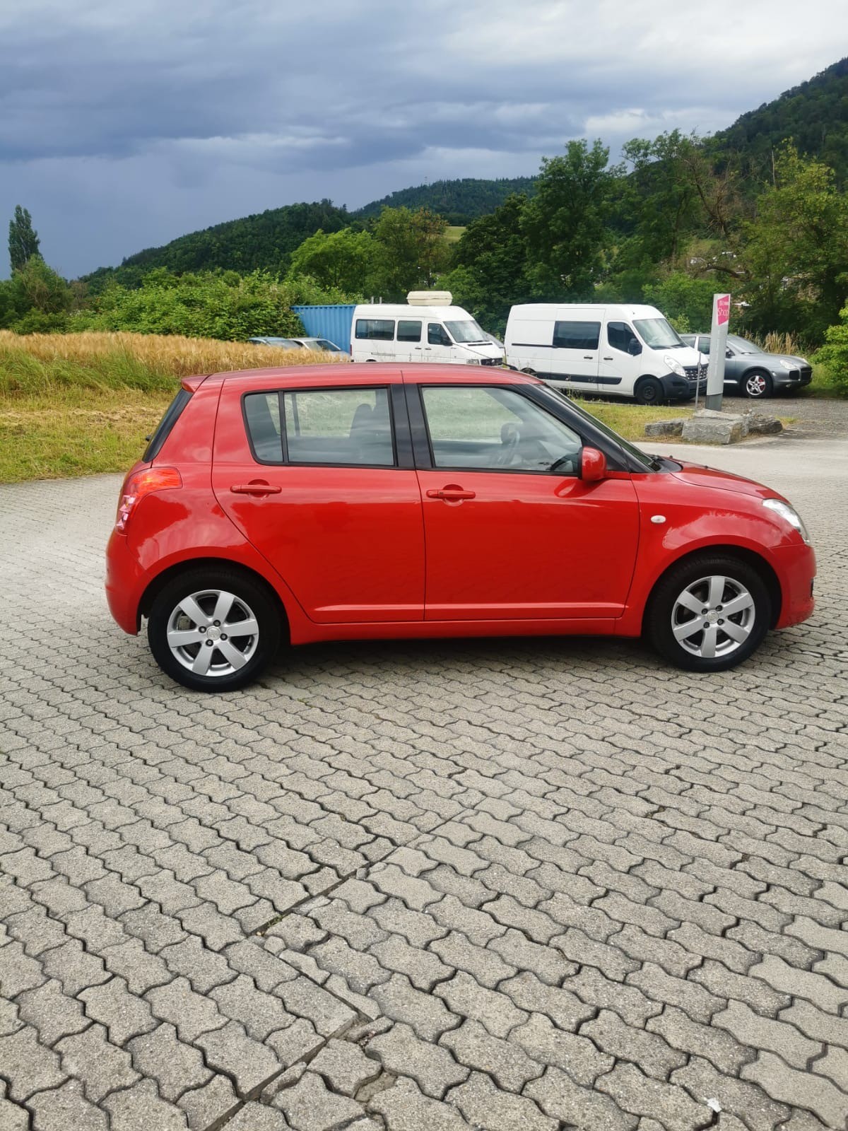 SUZUKI Swift 1.5i 16V VVT GL Automat-image-4