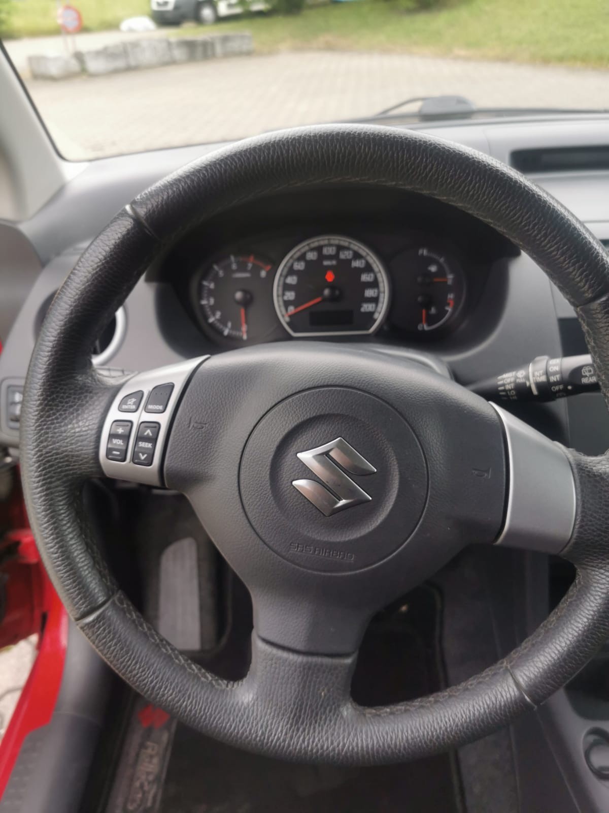 SUZUKI Swift 1.5i 16V VVT GL Automat-image-11