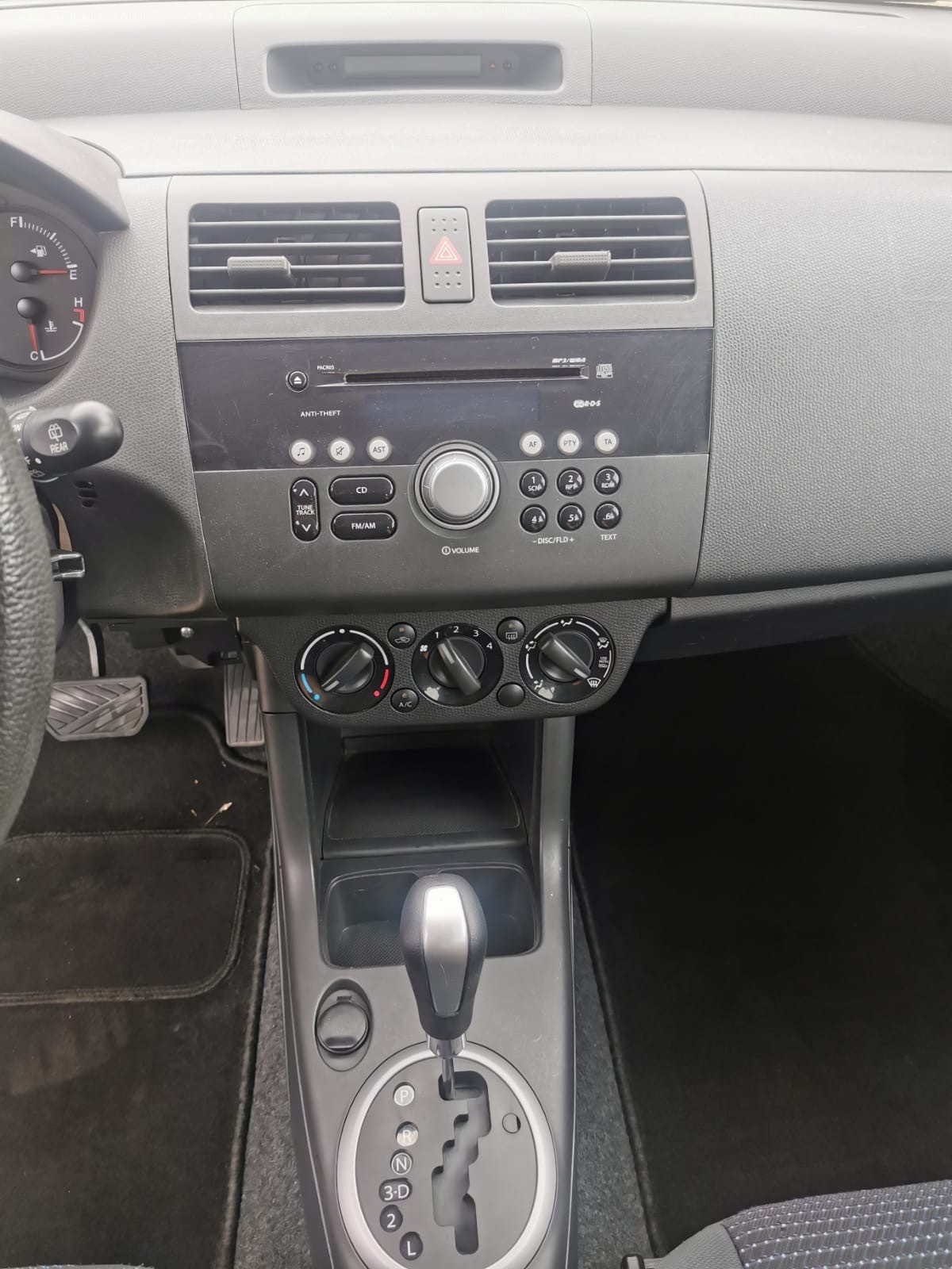 SUZUKI Swift 1.5i 16V VVT GL Automat-image-10