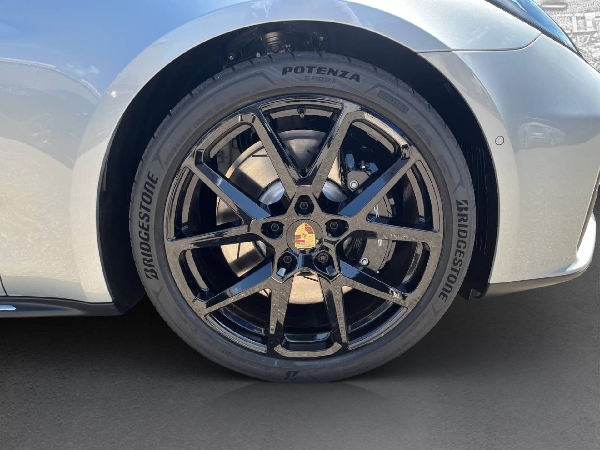 PORSCHE Panamera 4 E-Hybrid-image-11