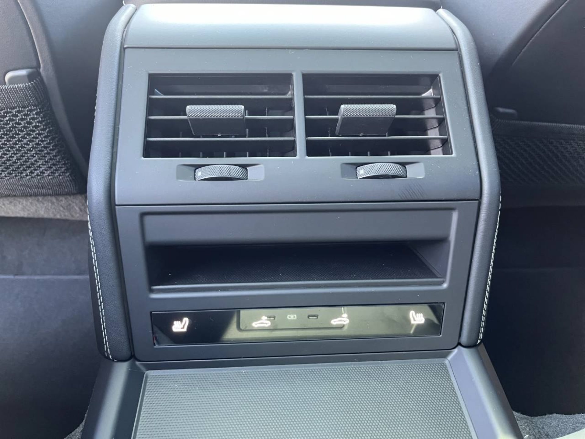 PORSCHE Panamera 4 E-Hybrid-image-17