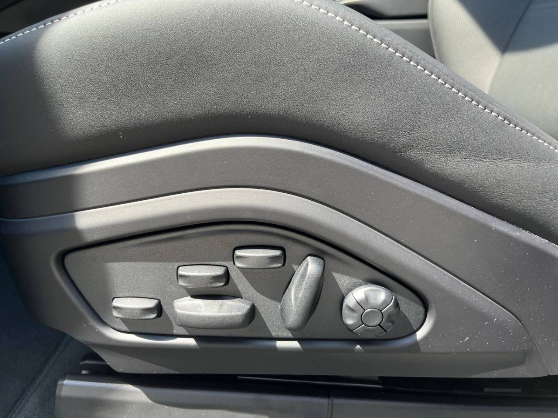 PORSCHE Panamera 4 E-Hybrid-image-22