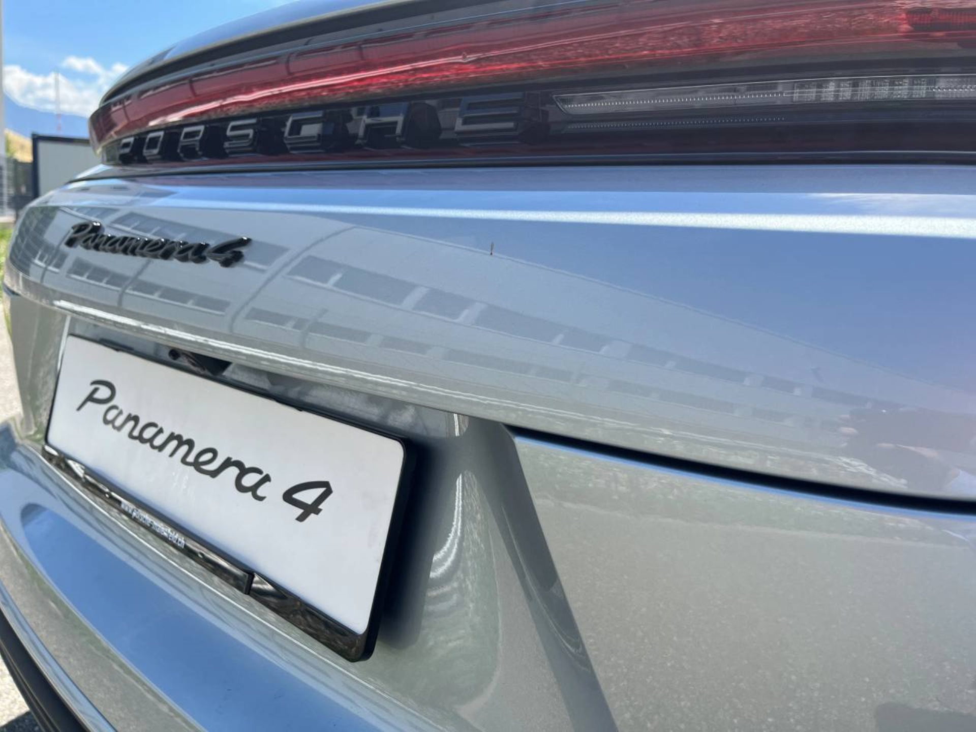 PORSCHE Panamera 4 E-Hybrid-image-10