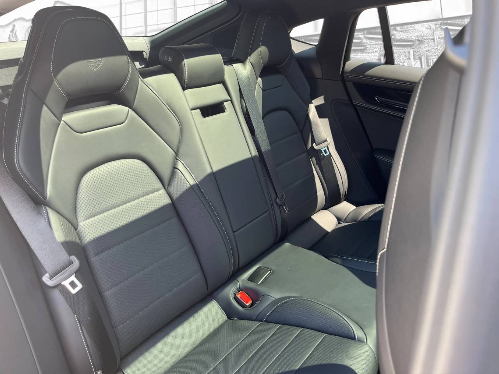 PORSCHE Panamera 4 E-Hybrid-image-18