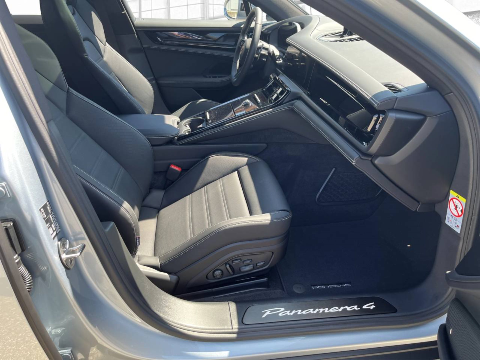 PORSCHE Panamera 4 E-Hybrid-image-15