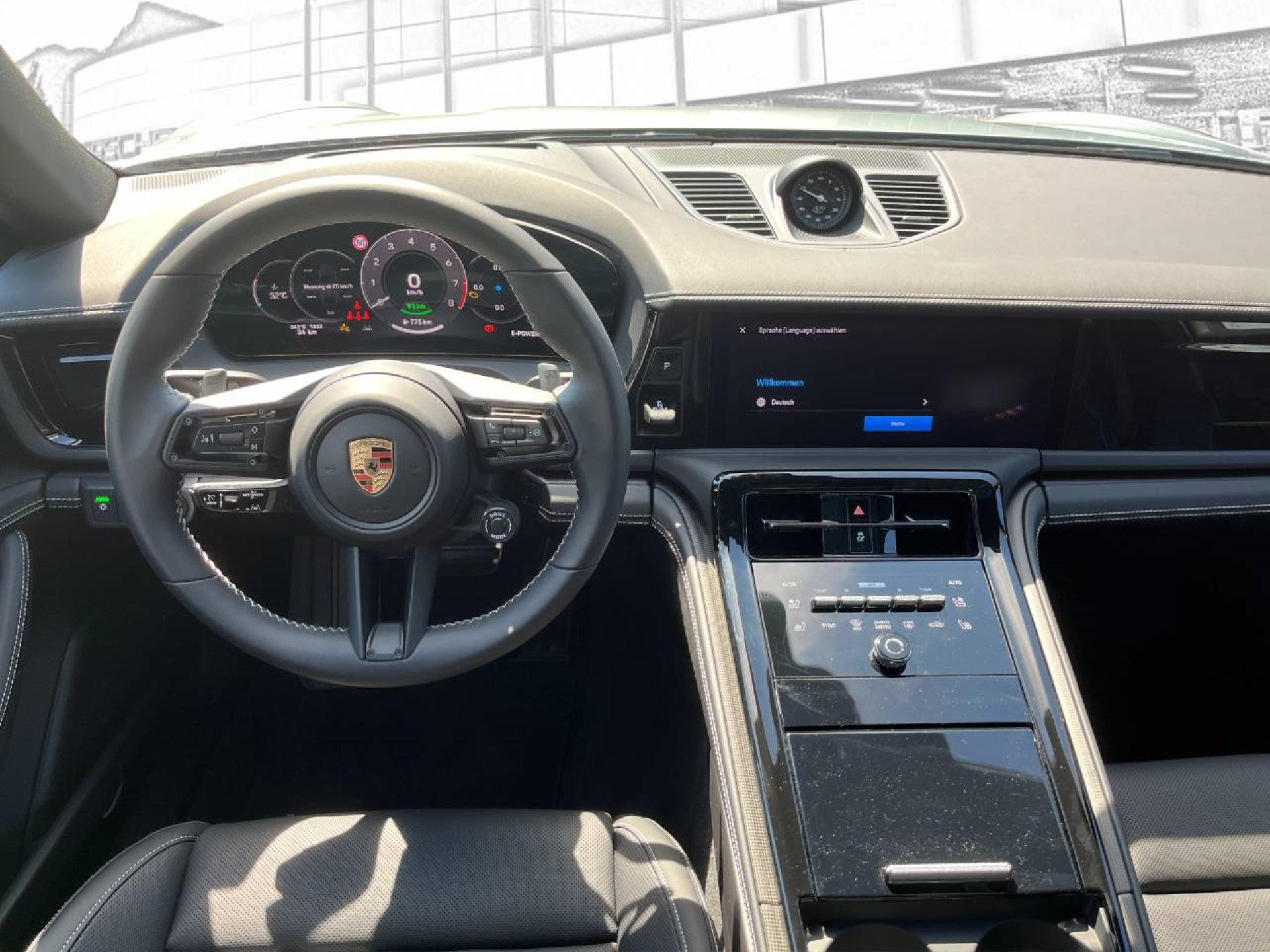 PORSCHE Panamera 4 E-Hybrid-image-4
