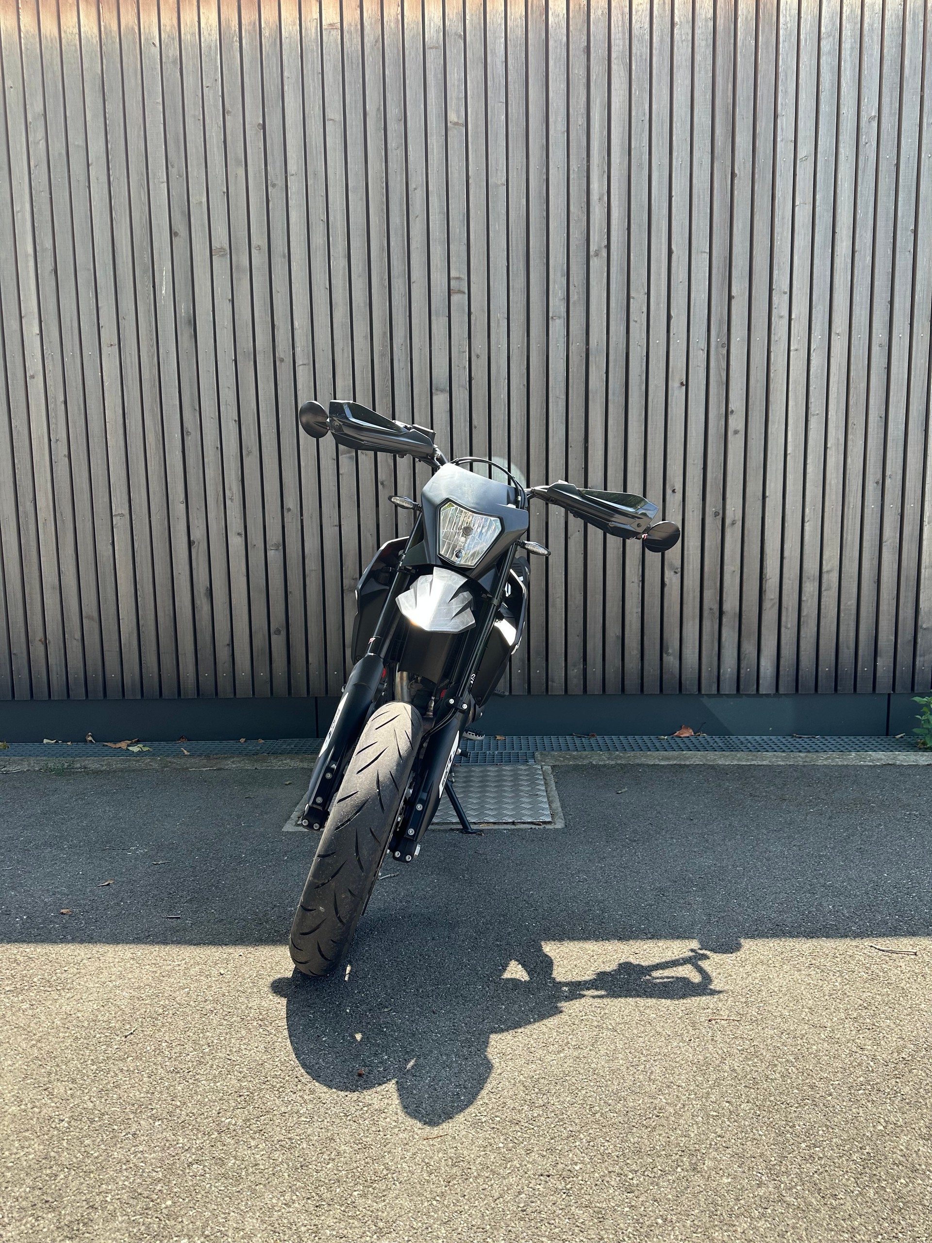 KTM 690 SMC R ABS-image-2