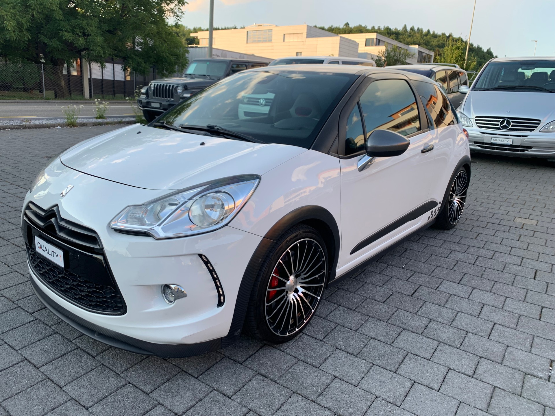 DS AUTOMOBILES DS3 1.6 THP Racing-image-0