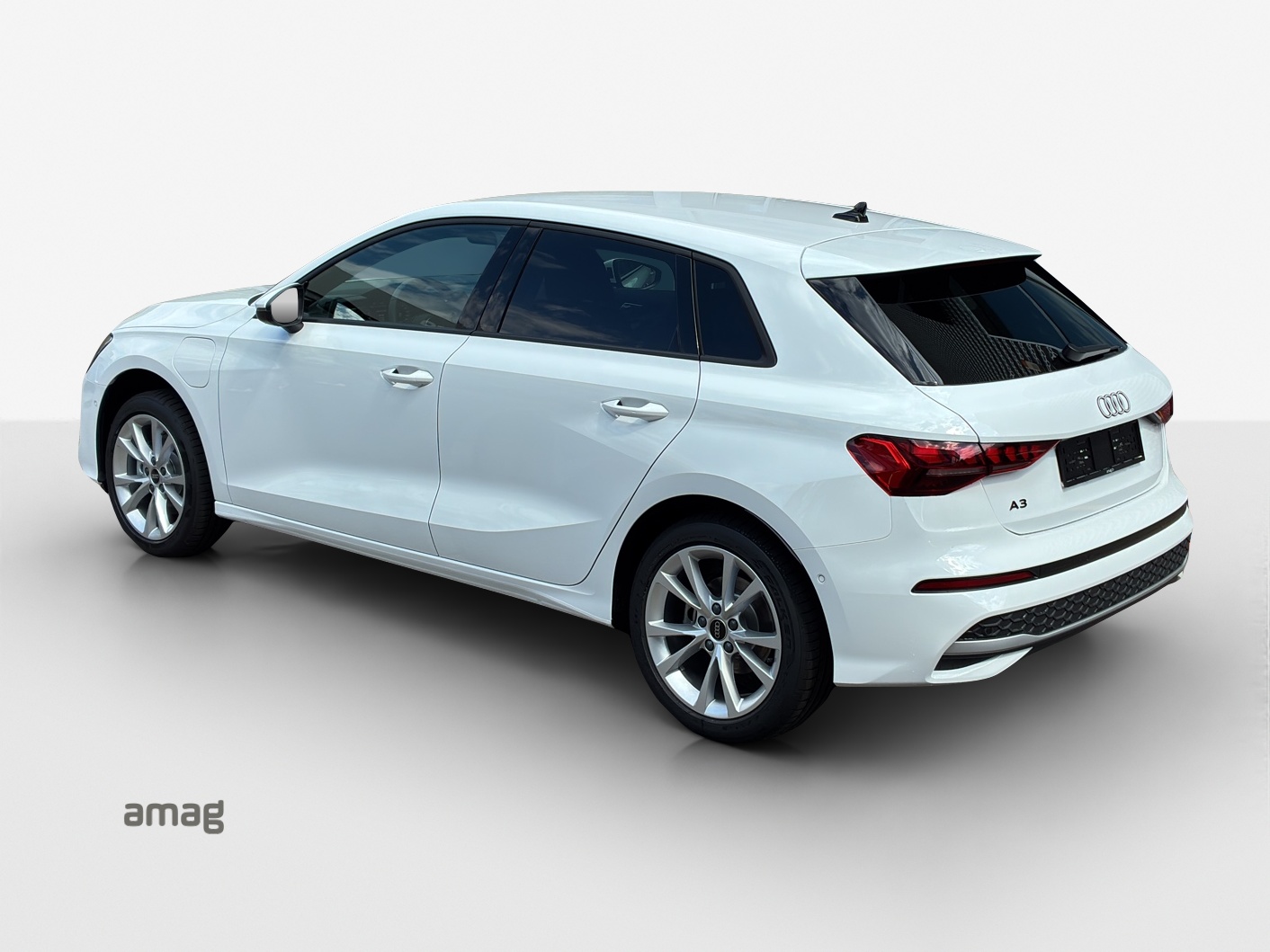 AUDI A3 Sportback 40 TFSI e Attraction S-tronic-image-2