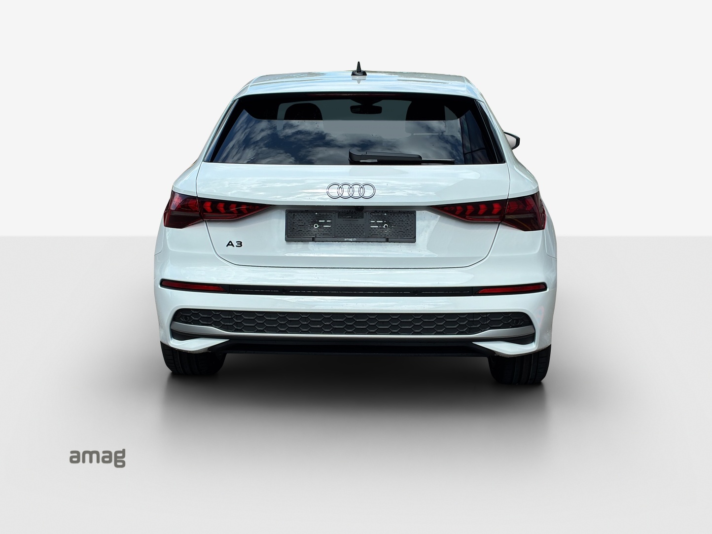 AUDI A3 Sportback 40 TFSI e Attraction S-tronic-image-3