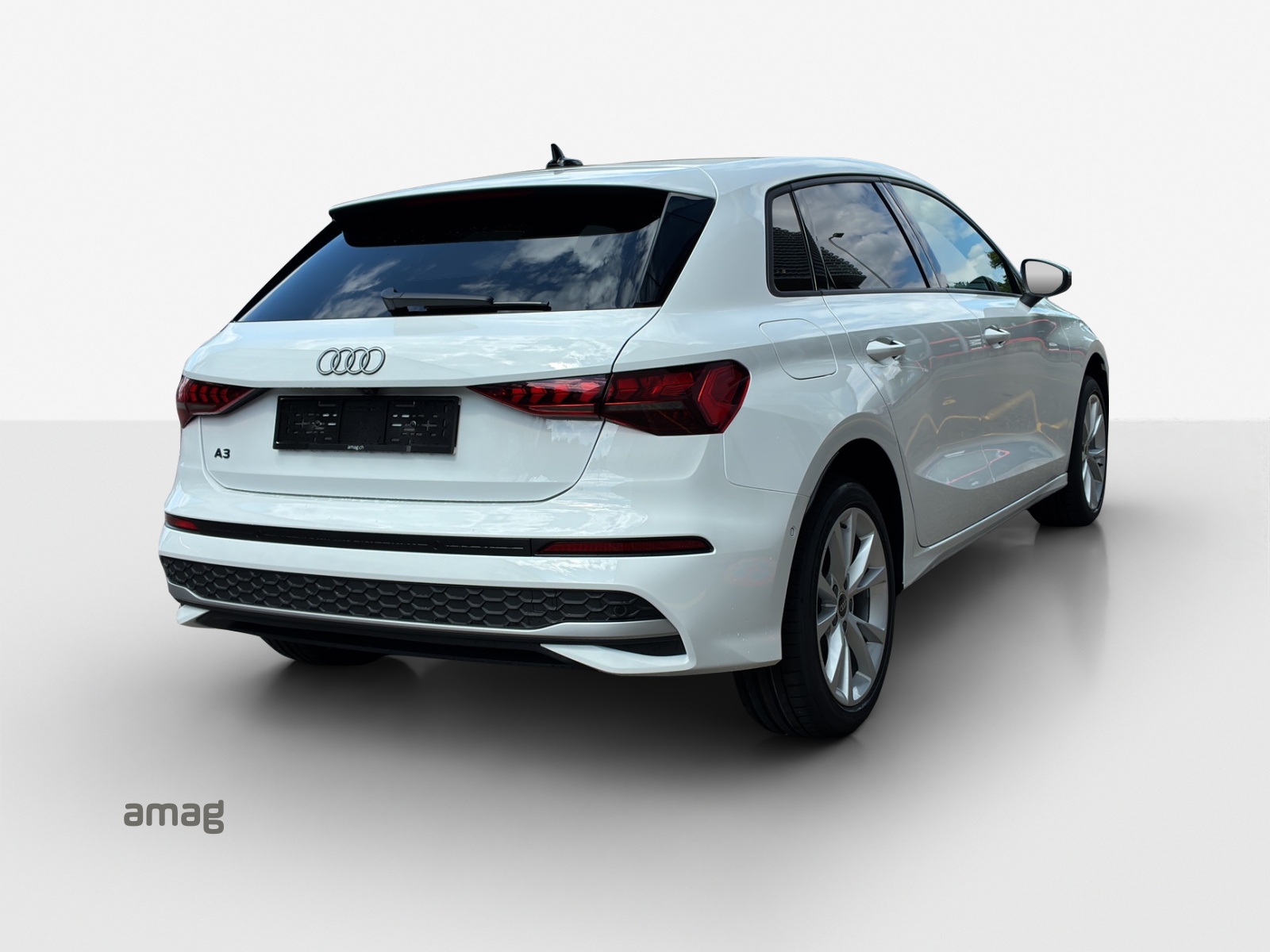 AUDI A3 Sportback 40 TFSI e Attraction S-tronic-image-4