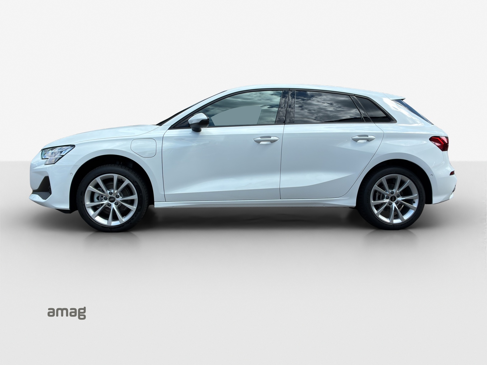 AUDI A3 Sportback 40 TFSI e Attraction S-tronic-image-1