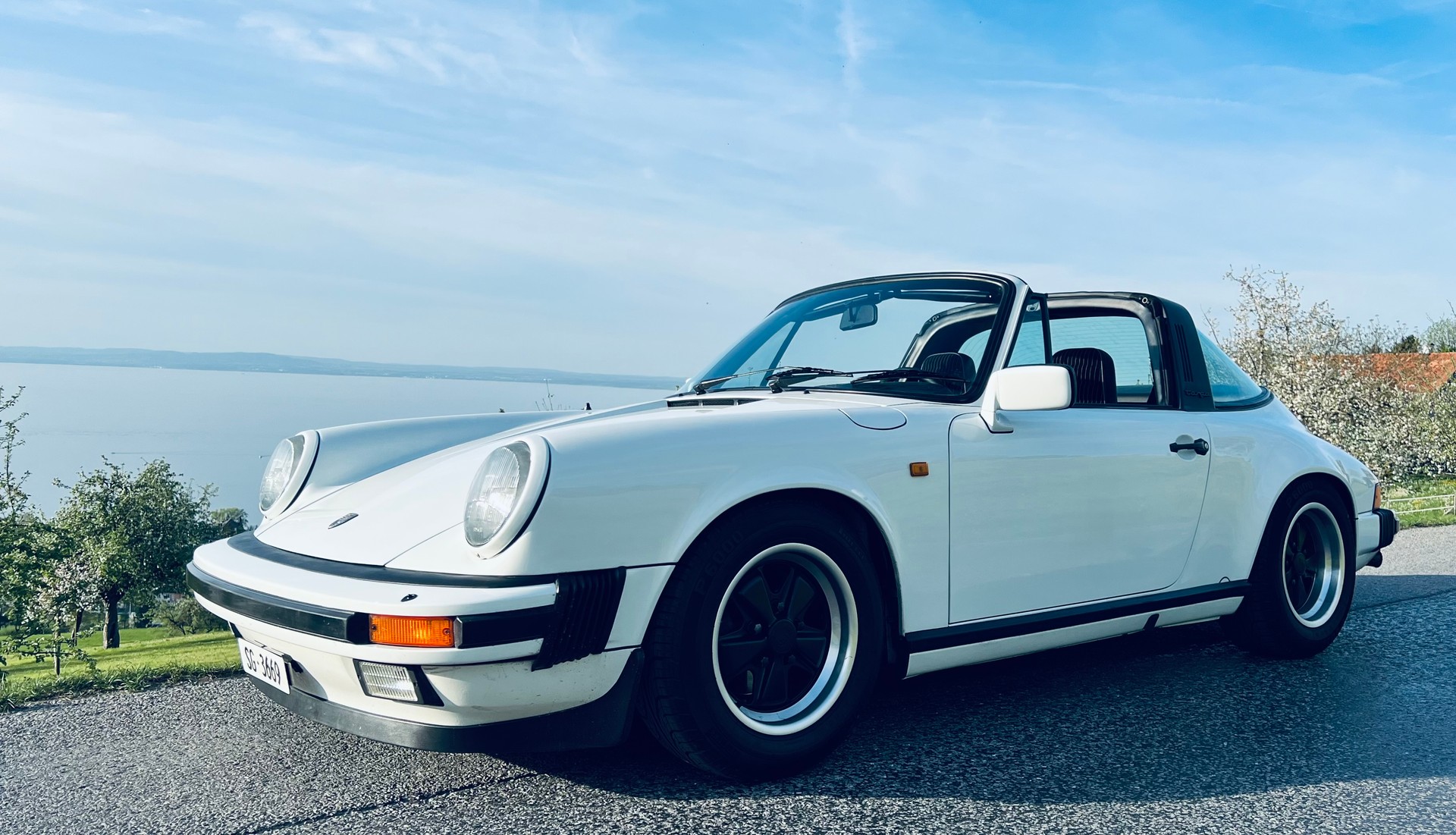 PORSCHE 911 Carrera Targa-image-0