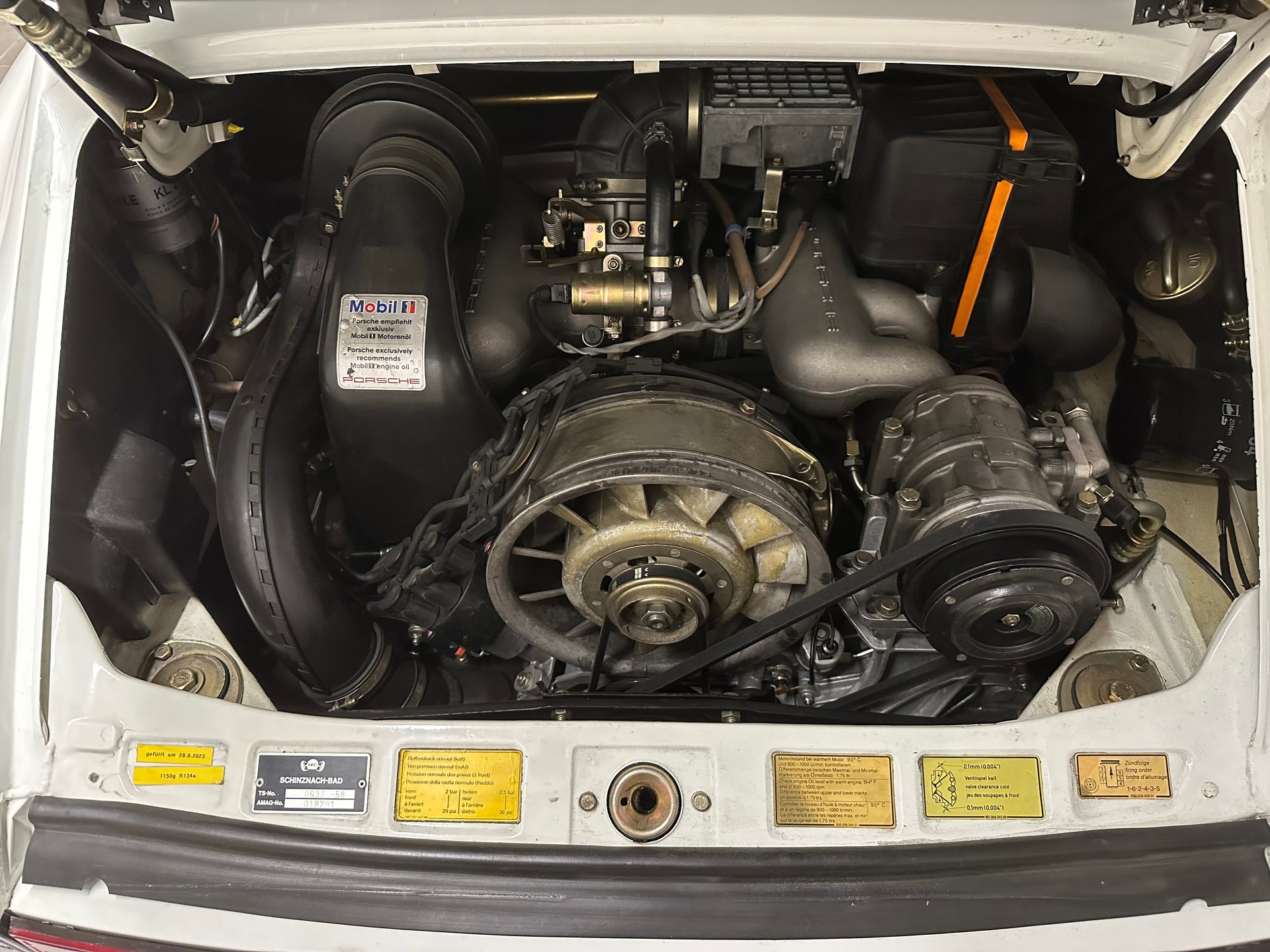 PORSCHE 911 Carrera Targa-image-10