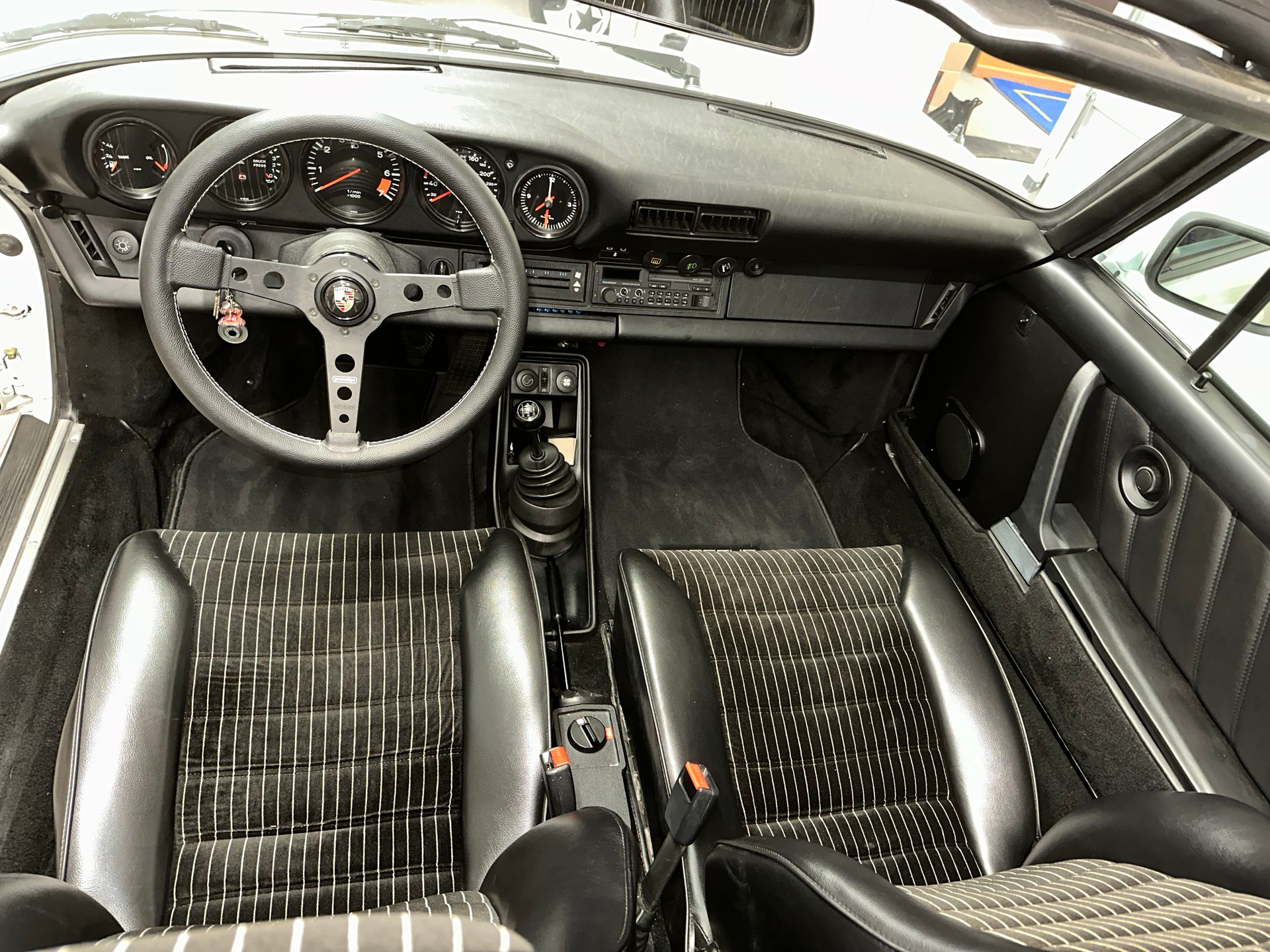 PORSCHE 911 Carrera Targa-image-5