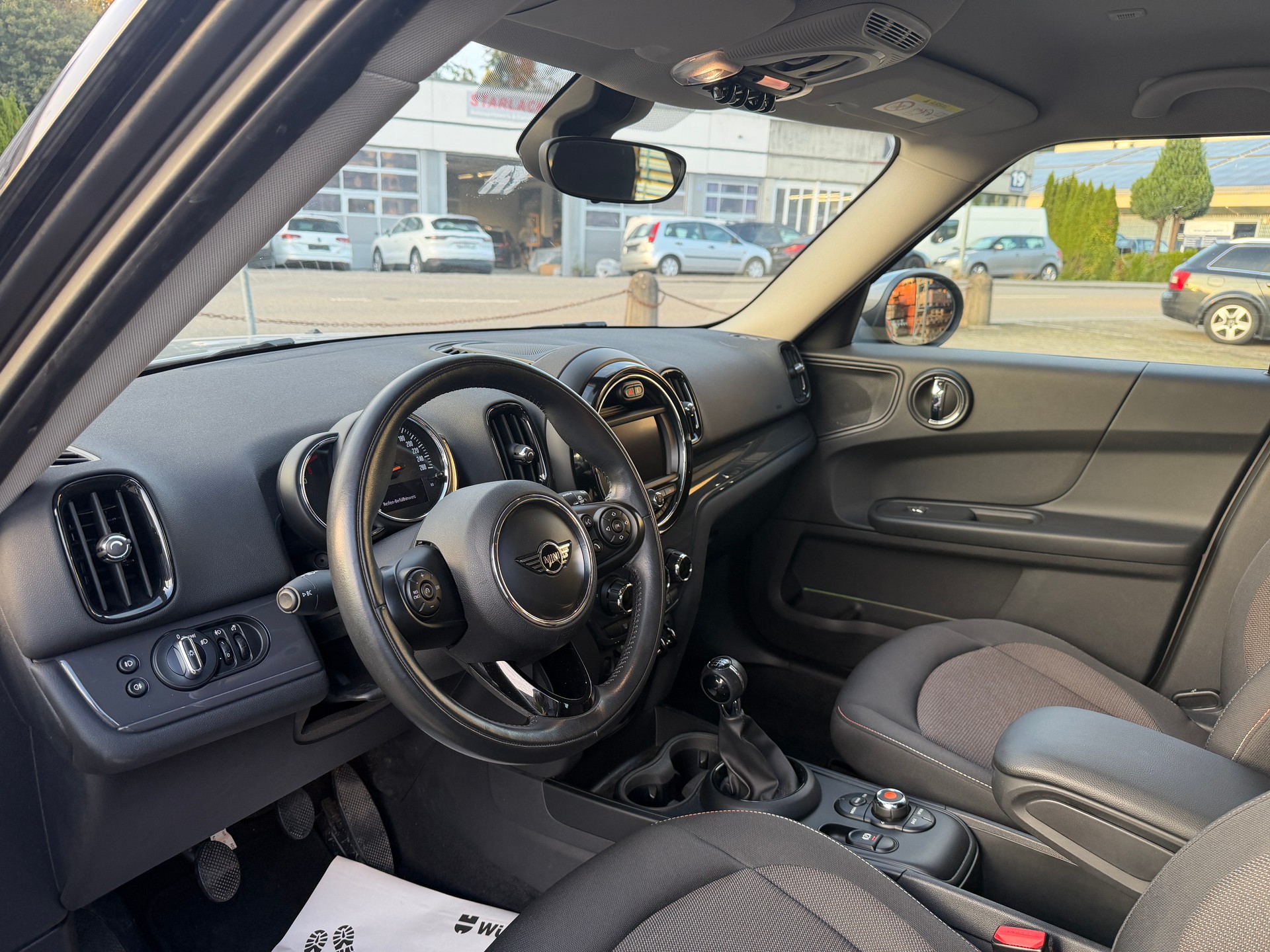 MINI Countryman Cooper D ALL4-image-8