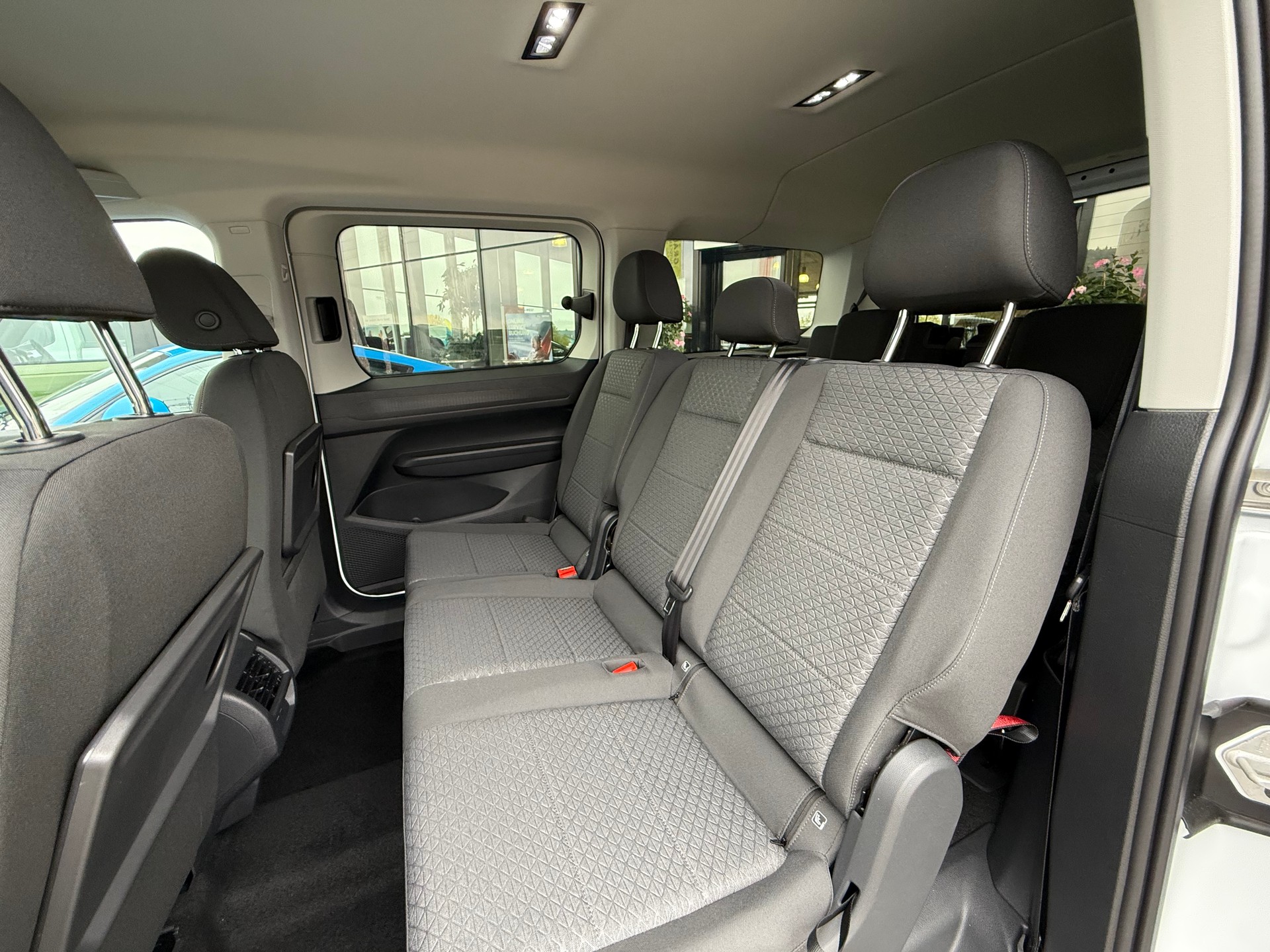 FORD Grand Tourneo Connect 2.0 EcoBlue Tit Rollstuhlumbau Heckeinstieg-image-6