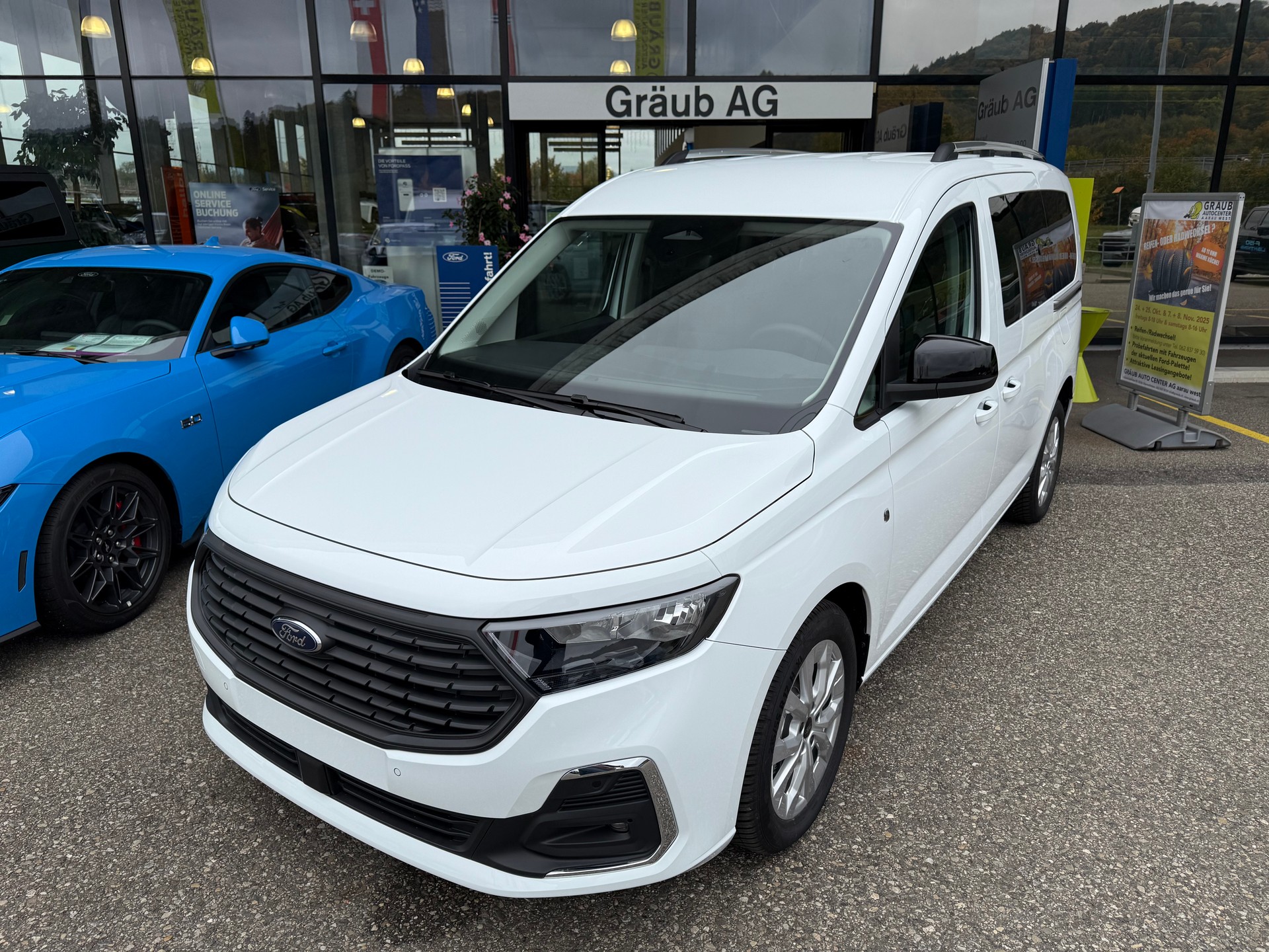 FORD Grand Tourneo Connect 2.0 EcoBlue Tit Rollstuhlumbau Heckeinstieg-image-1