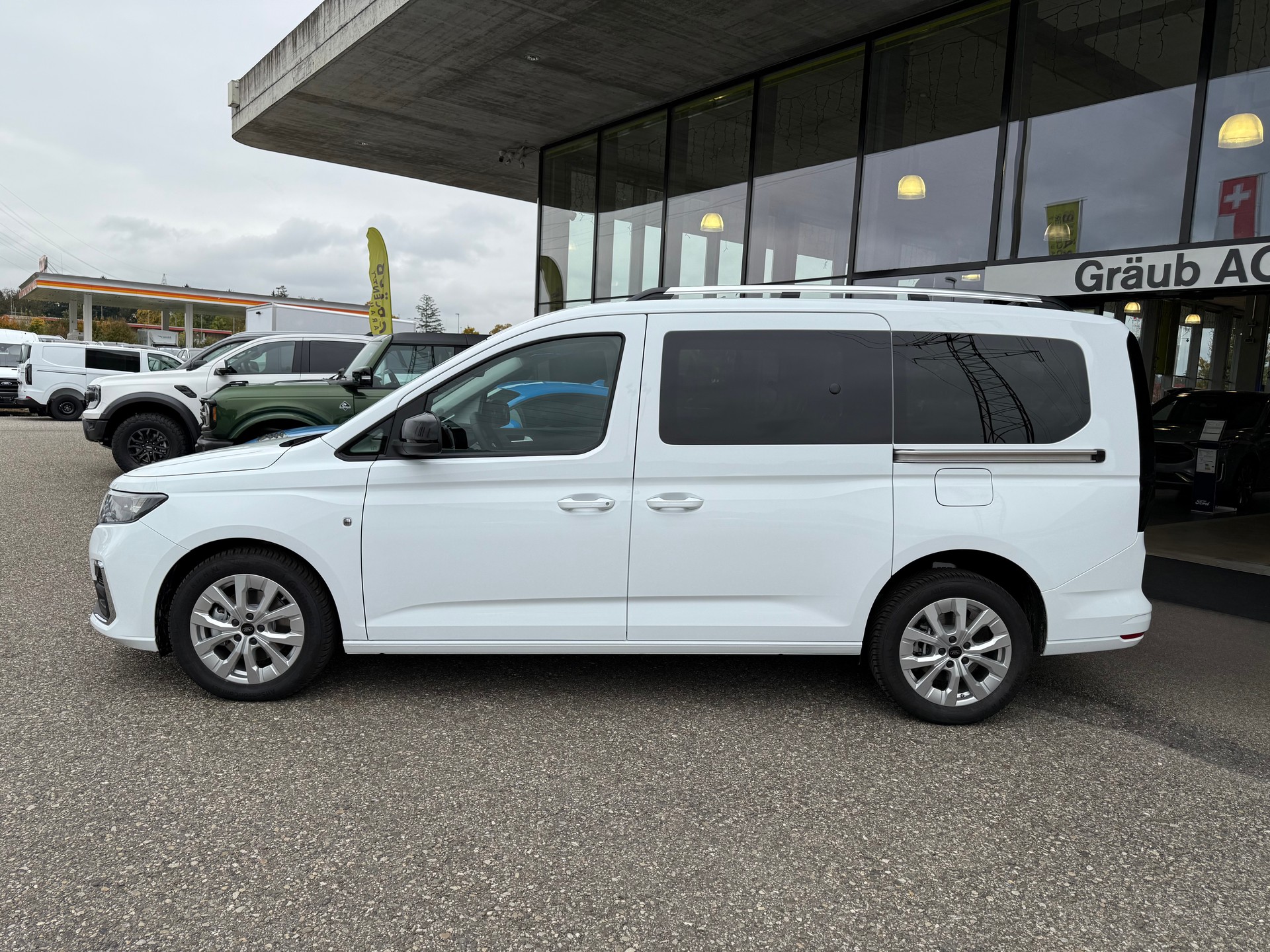 FORD Grand Tourneo Connect 2.0 EcoBlue Tit Rollstuhlumbau Heckeinstieg-image-3