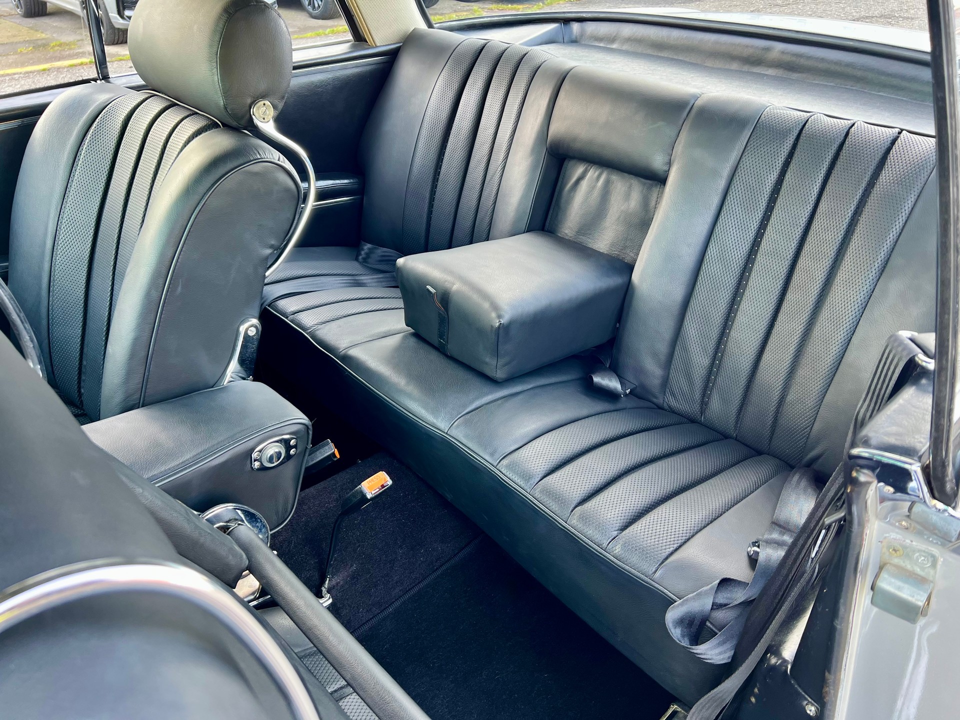 MERCEDES-BENZ 280 SE Automatic W111 VETERAN-image-11