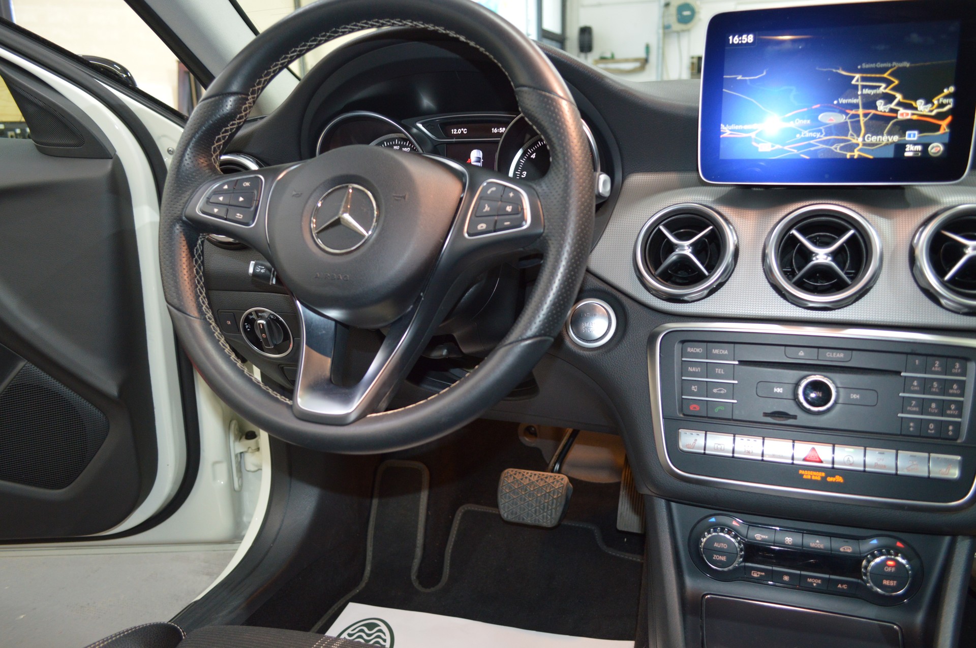 MERCEDES-BENZ GLA 250 AMG Line 4Matic 7G-DCT-image-7