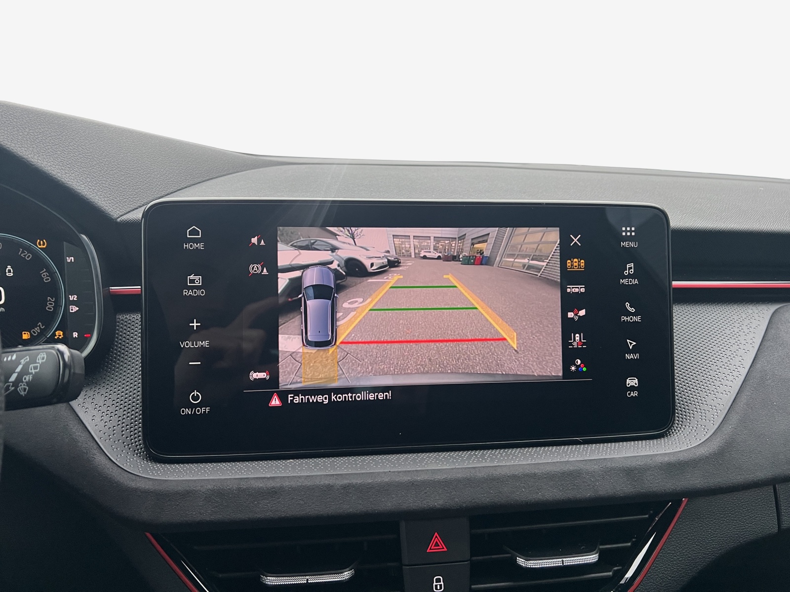 SKODA Kamiq 1.5 TSI Dynamic DSG-image-15