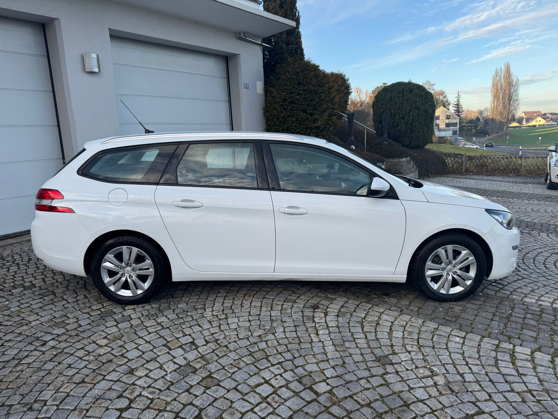 PEUGEOT 308 SW 1.6 BlueHDI Business EAT-image-7