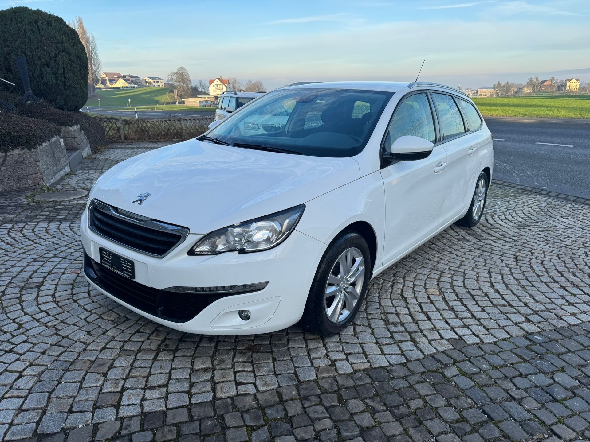 PEUGEOT 308 SW 1.6 BlueHDI Business EAT-image-2