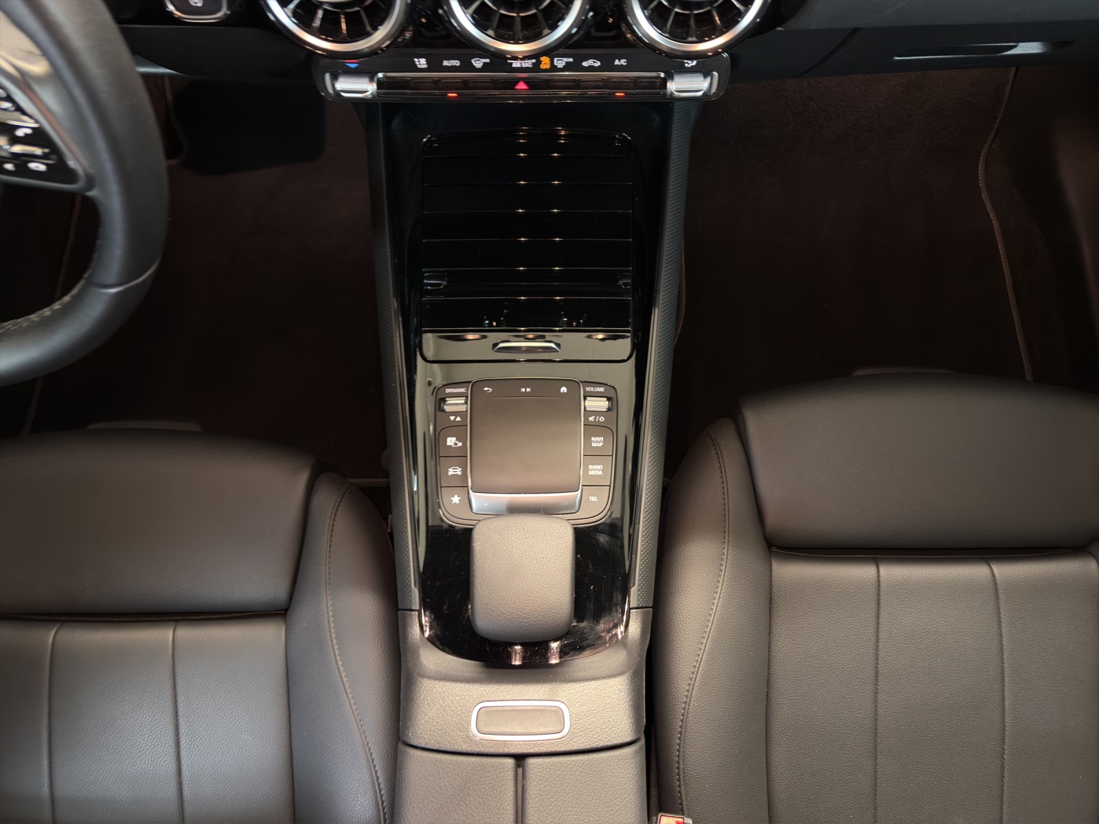 MERCEDES-BENZ GLA 200 4M Style 8G-D-image-15