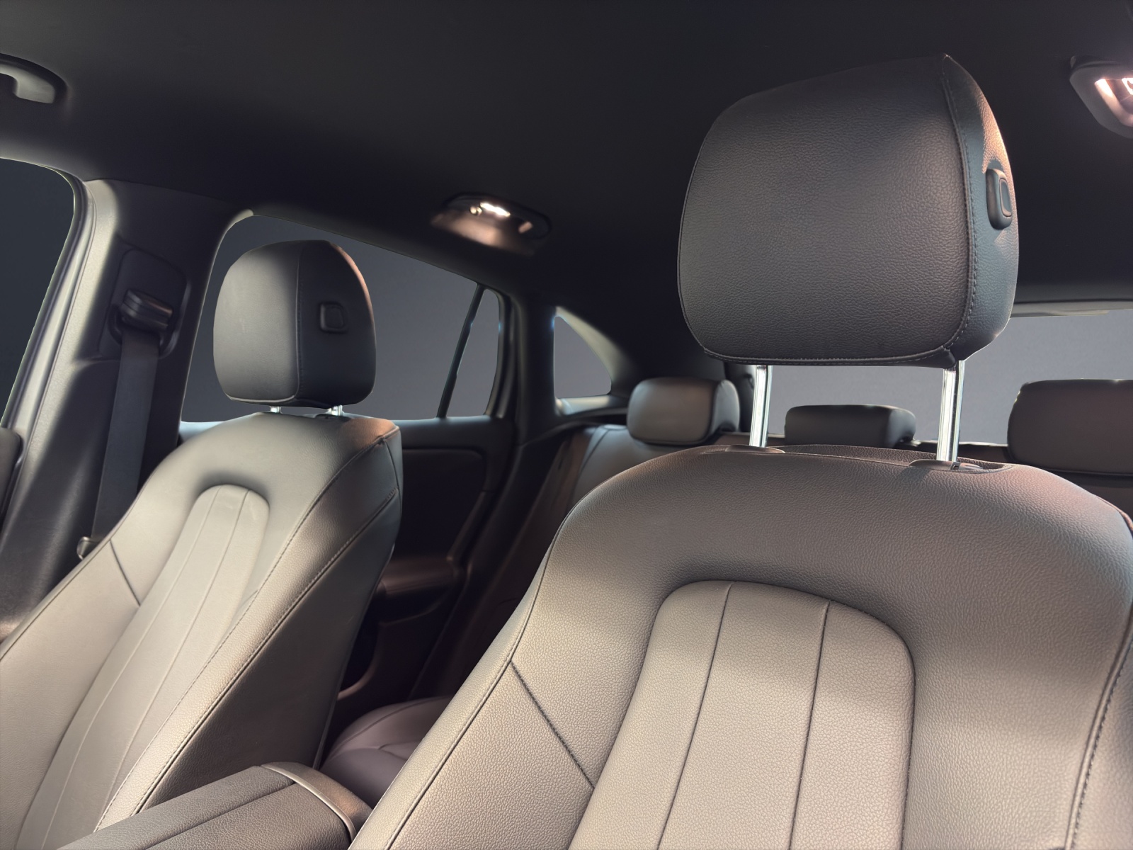 MERCEDES-BENZ GLA 200 4M Style 8G-D-image-7