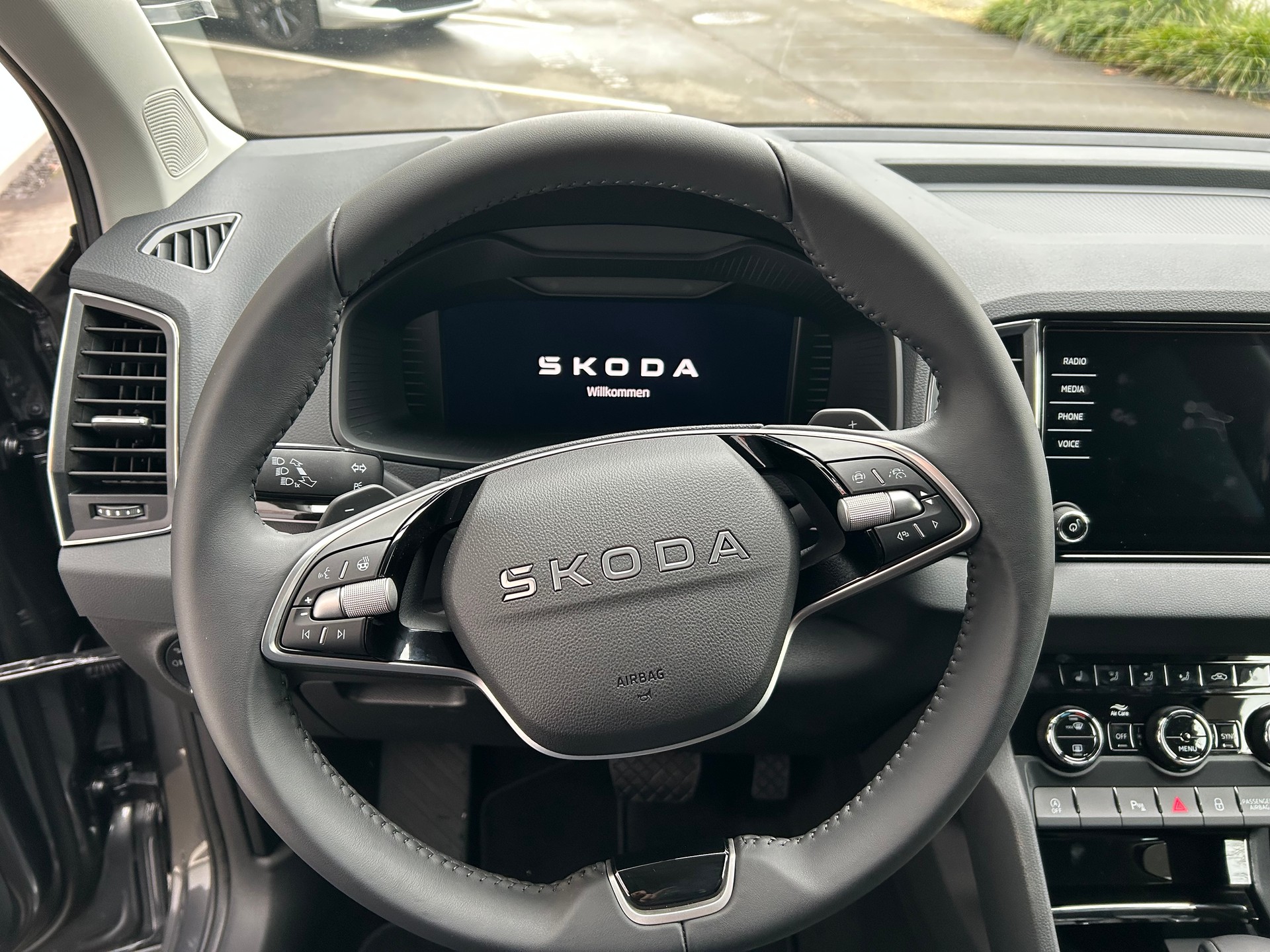 SKODA Karoq 1.5 TSI Dynamic DSG-image-11