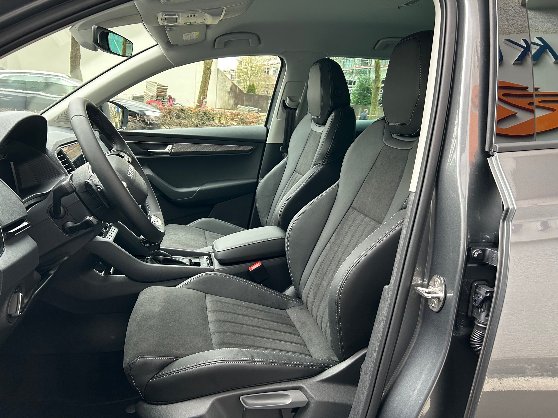 SKODA Karoq 1.5 TSI Dynamic DSG-image-9