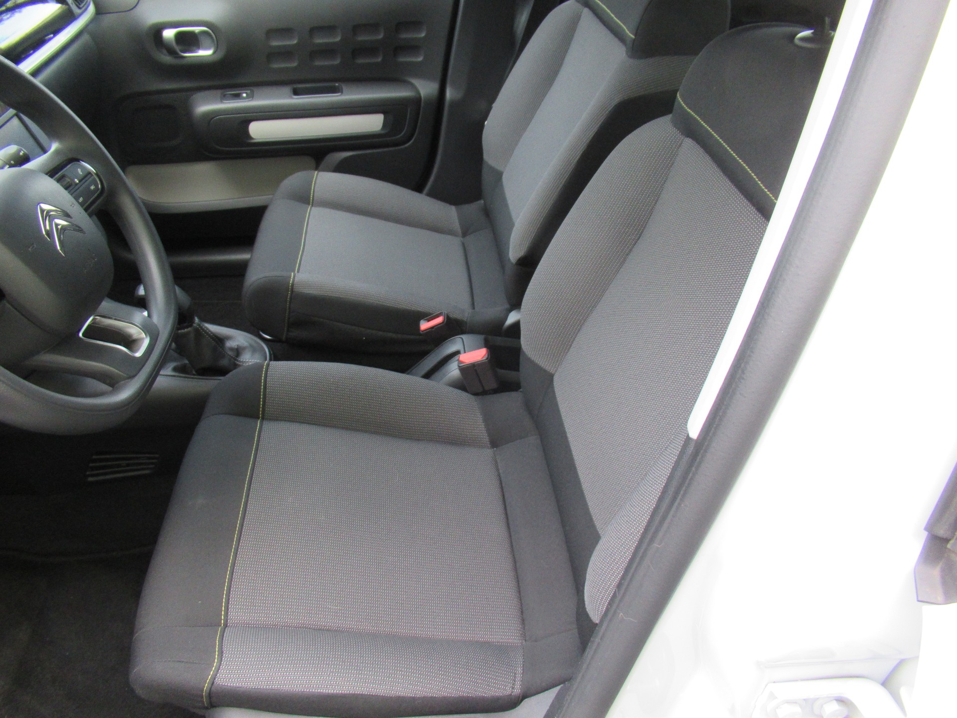 CITROEN C3 1.2i PureTech Swiss Edition-image-7