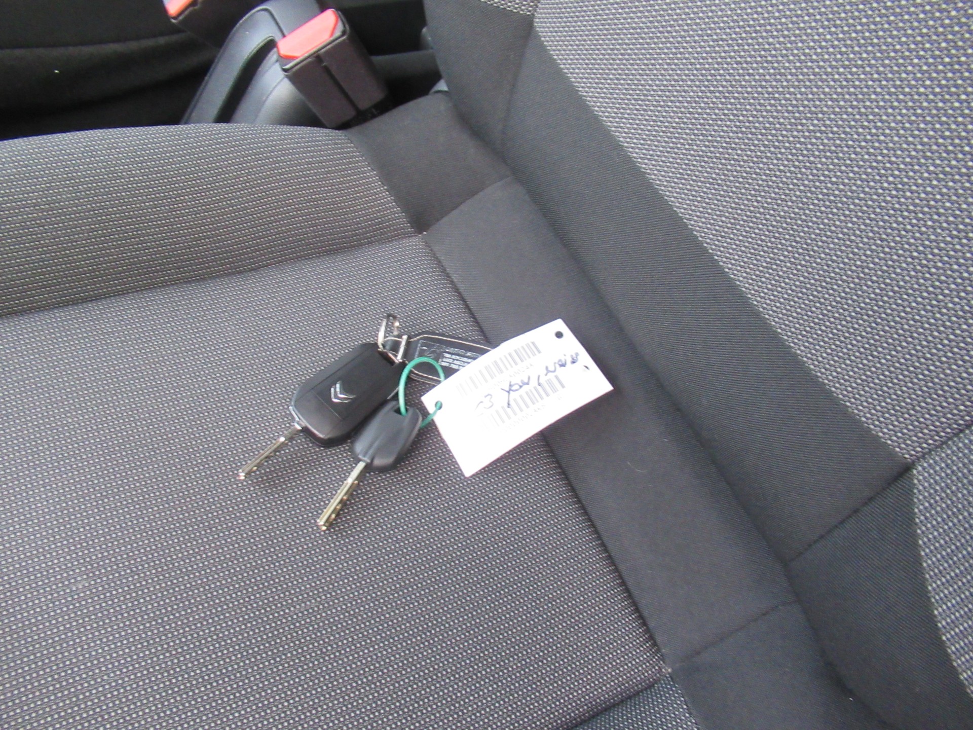 CITROEN C3 1.2i PureTech Swiss Edition-image-8