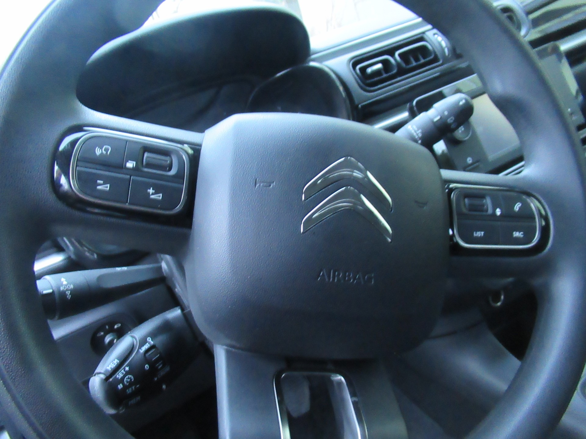 CITROEN C3 1.2i PureTech Swiss Edition-image-12