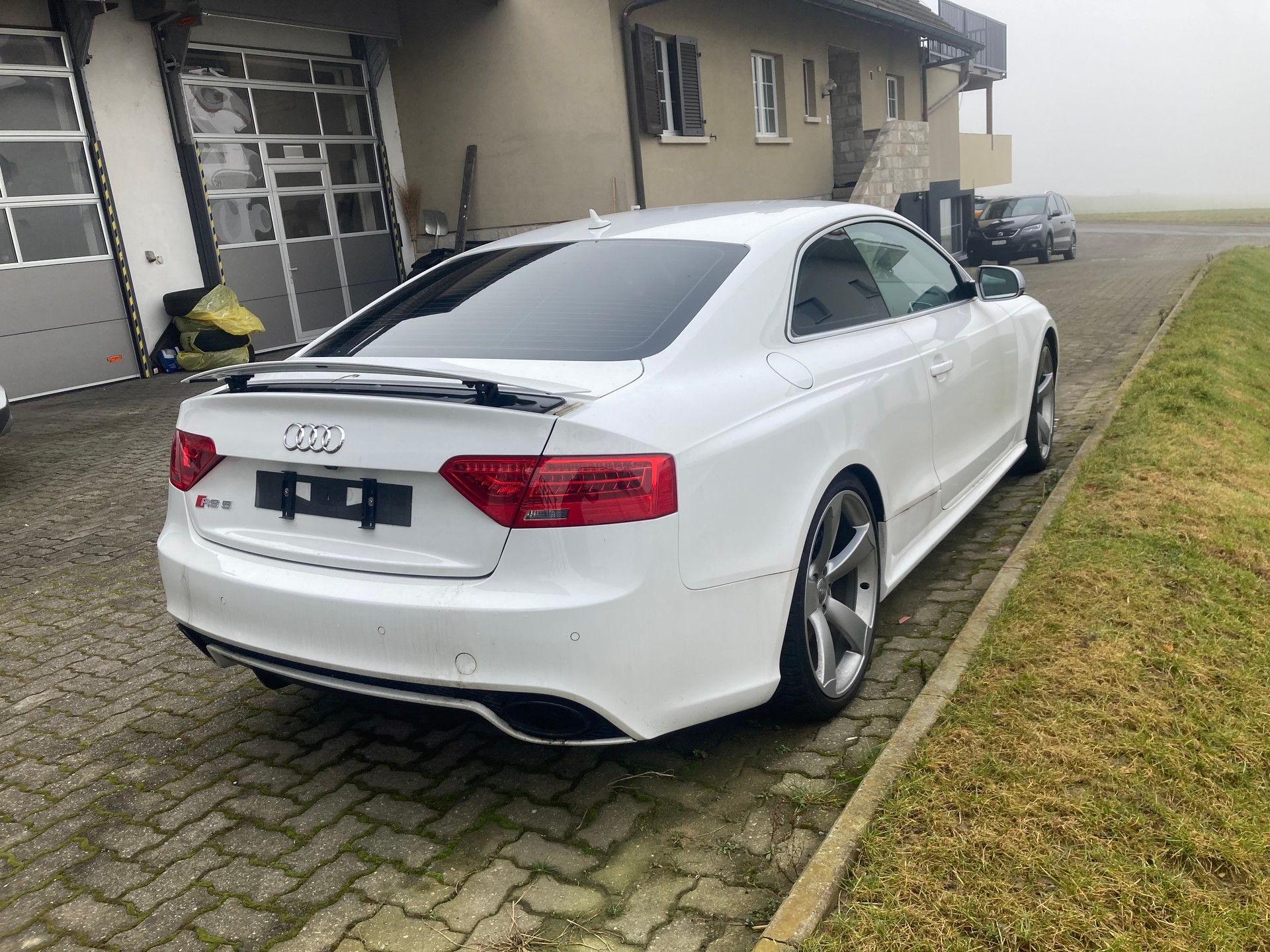 AUDI RS5 Coupé 4.2 FSI quattro S-tronic-image-2
