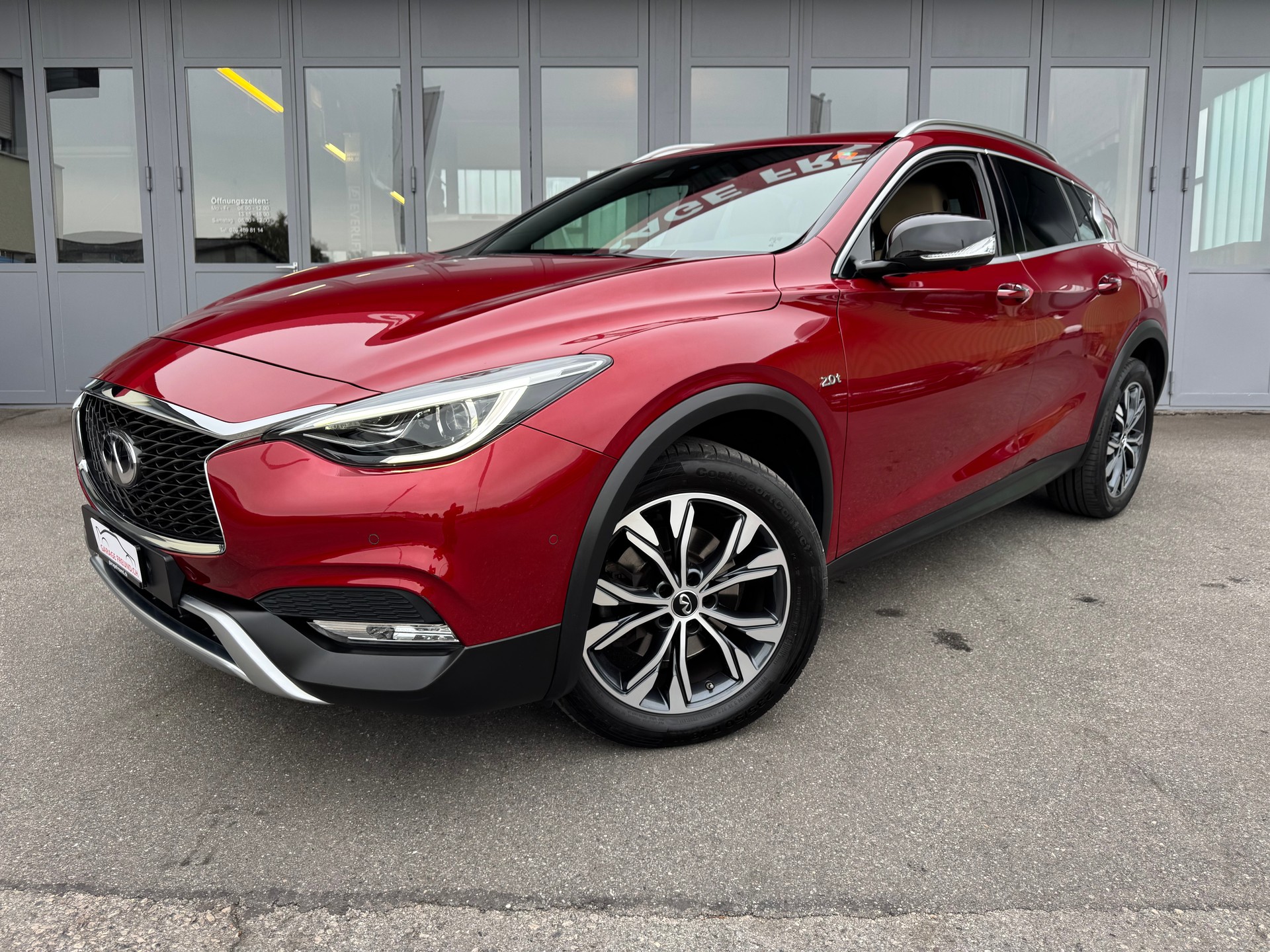 INFINITI QX30 2.0t Luxe Tech AWD DCT AWD-image-0