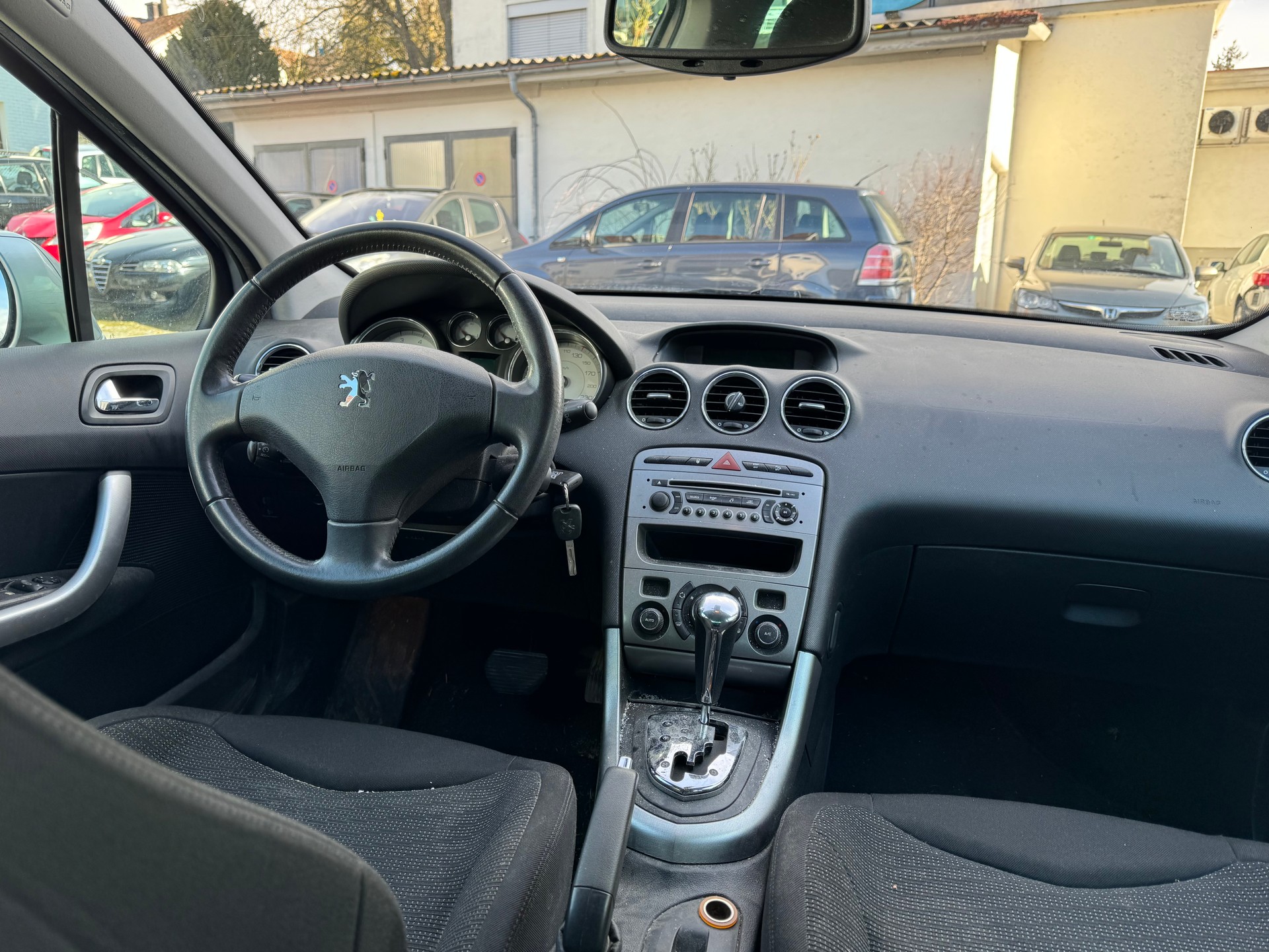 PEUGEOT 308 SW 1.6 16V Turbo Sport Pack Automatic-image-4