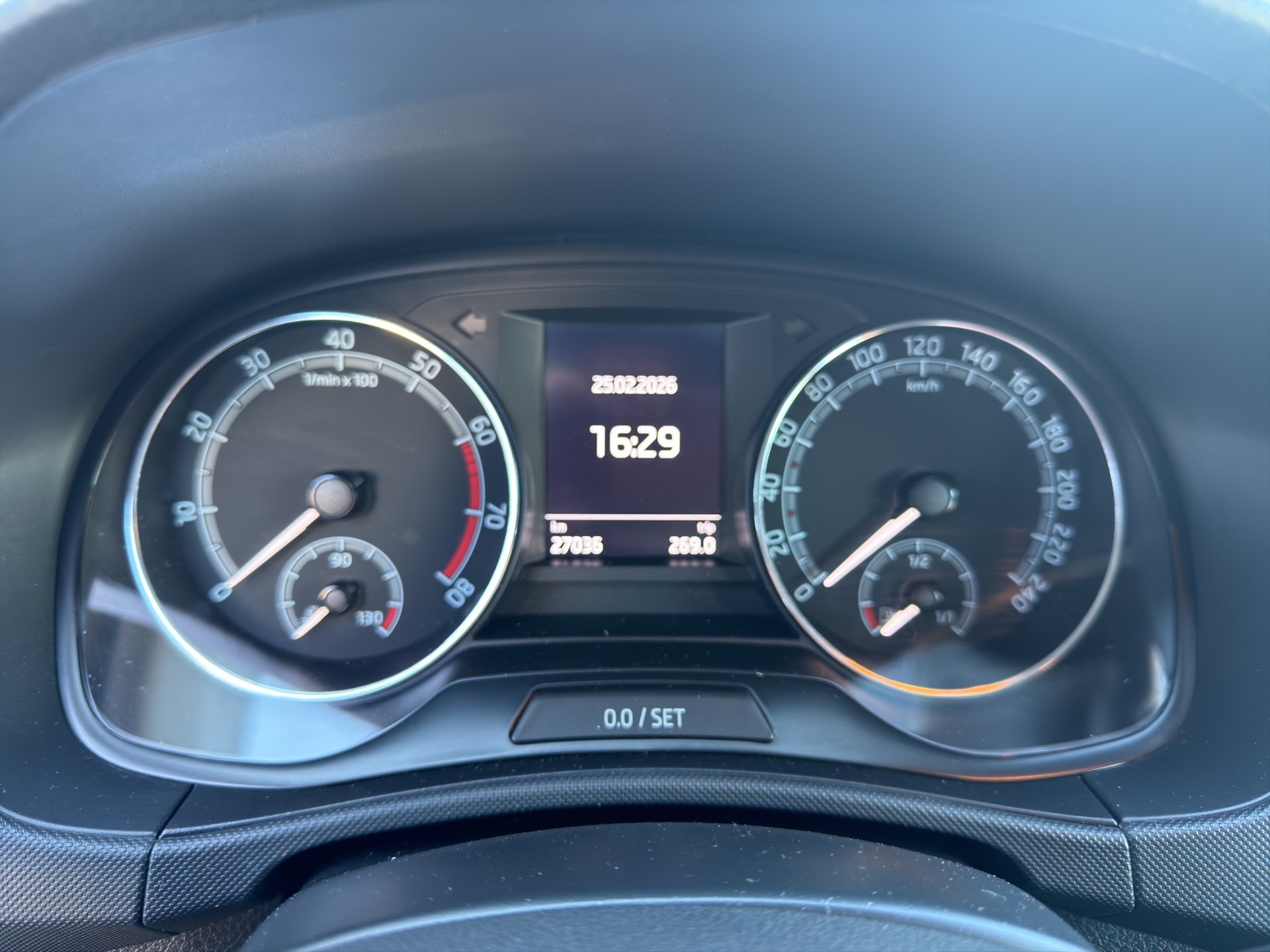 SKODA Fabia 1.0 TSI Ambition DSG-image-15
