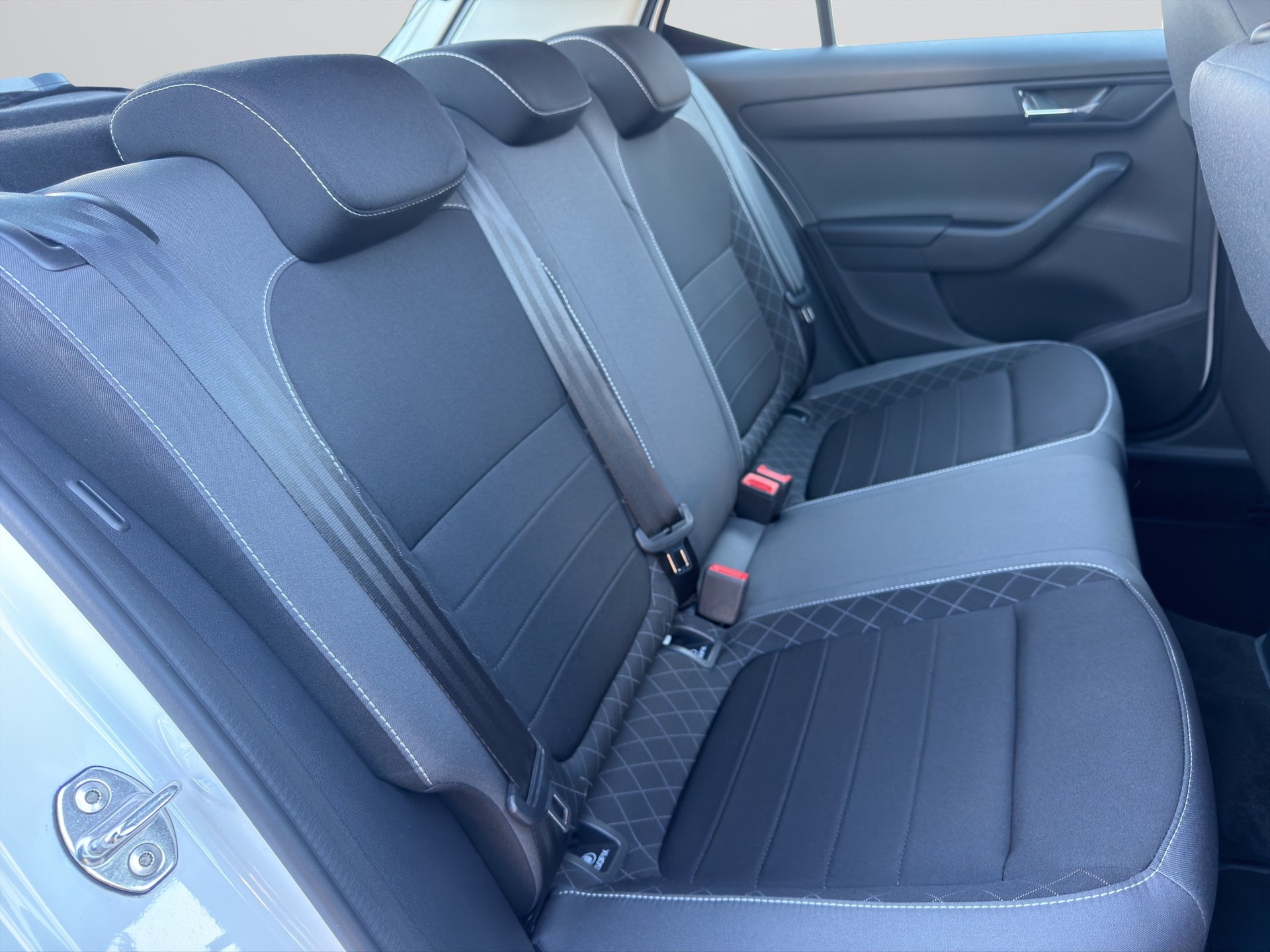 SKODA Fabia 1.0 TSI Ambition DSG-image-11