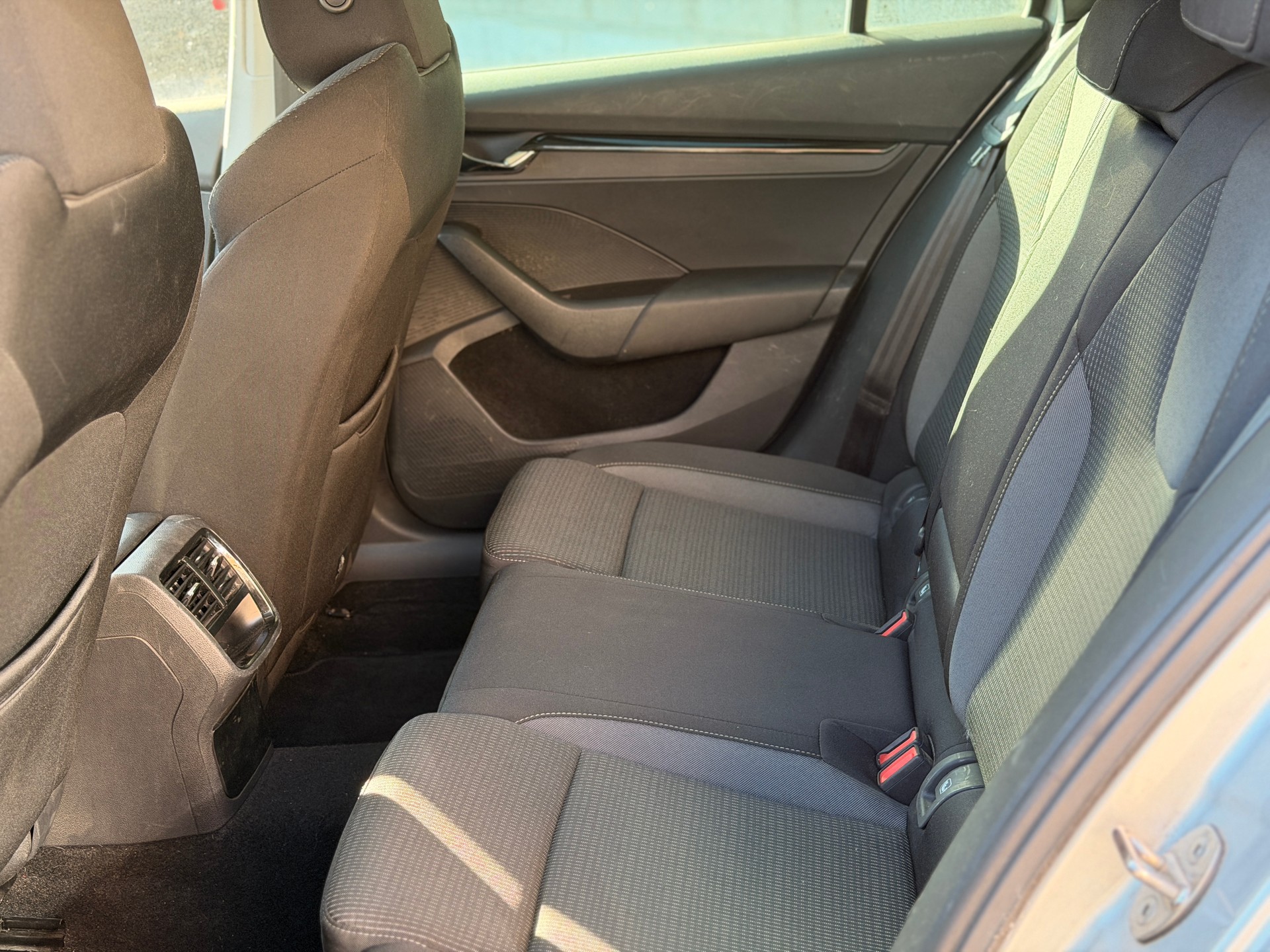 SKODA Octavia Combi 2.0 TDI DSG Ambition 4x4-image-22