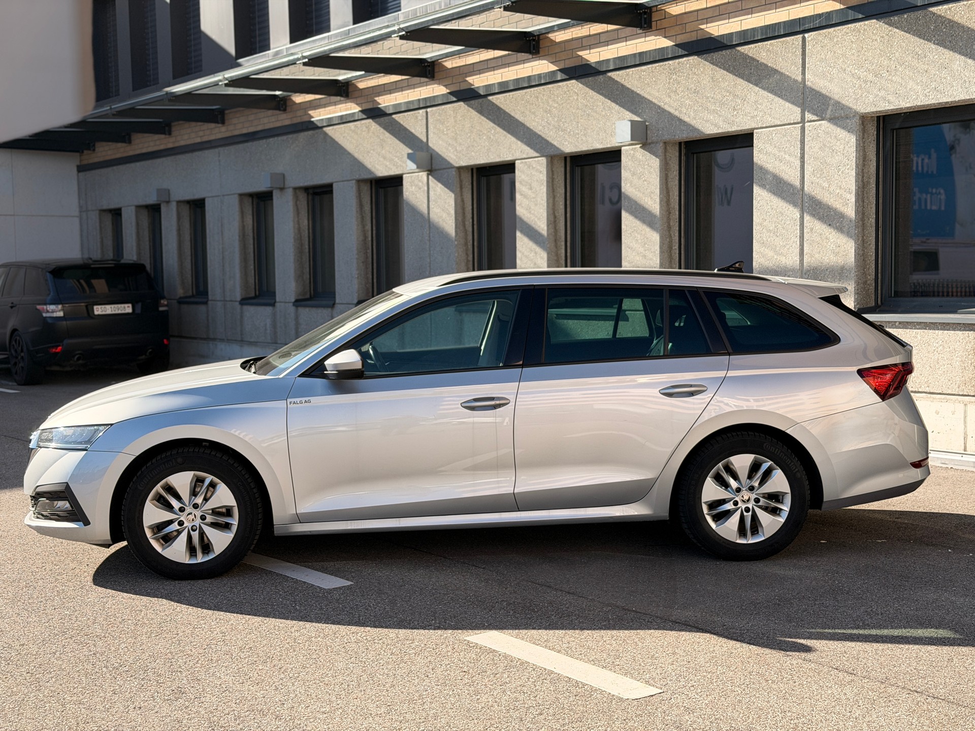 SKODA Octavia Combi 2.0 TDI DSG Ambition 4x4-image-1