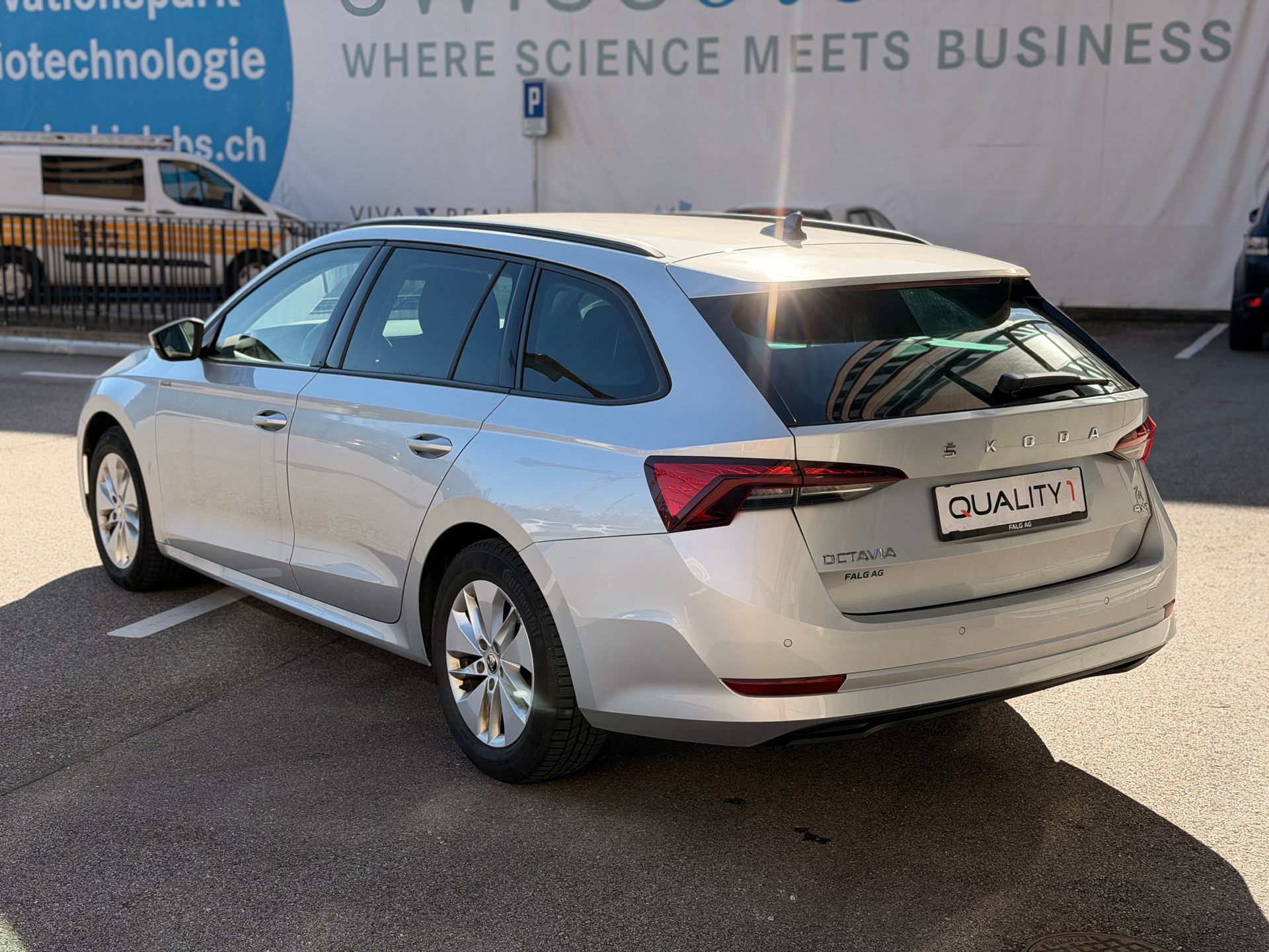 SKODA Octavia Combi 2.0 TDI DSG Ambition 4x4-image-4