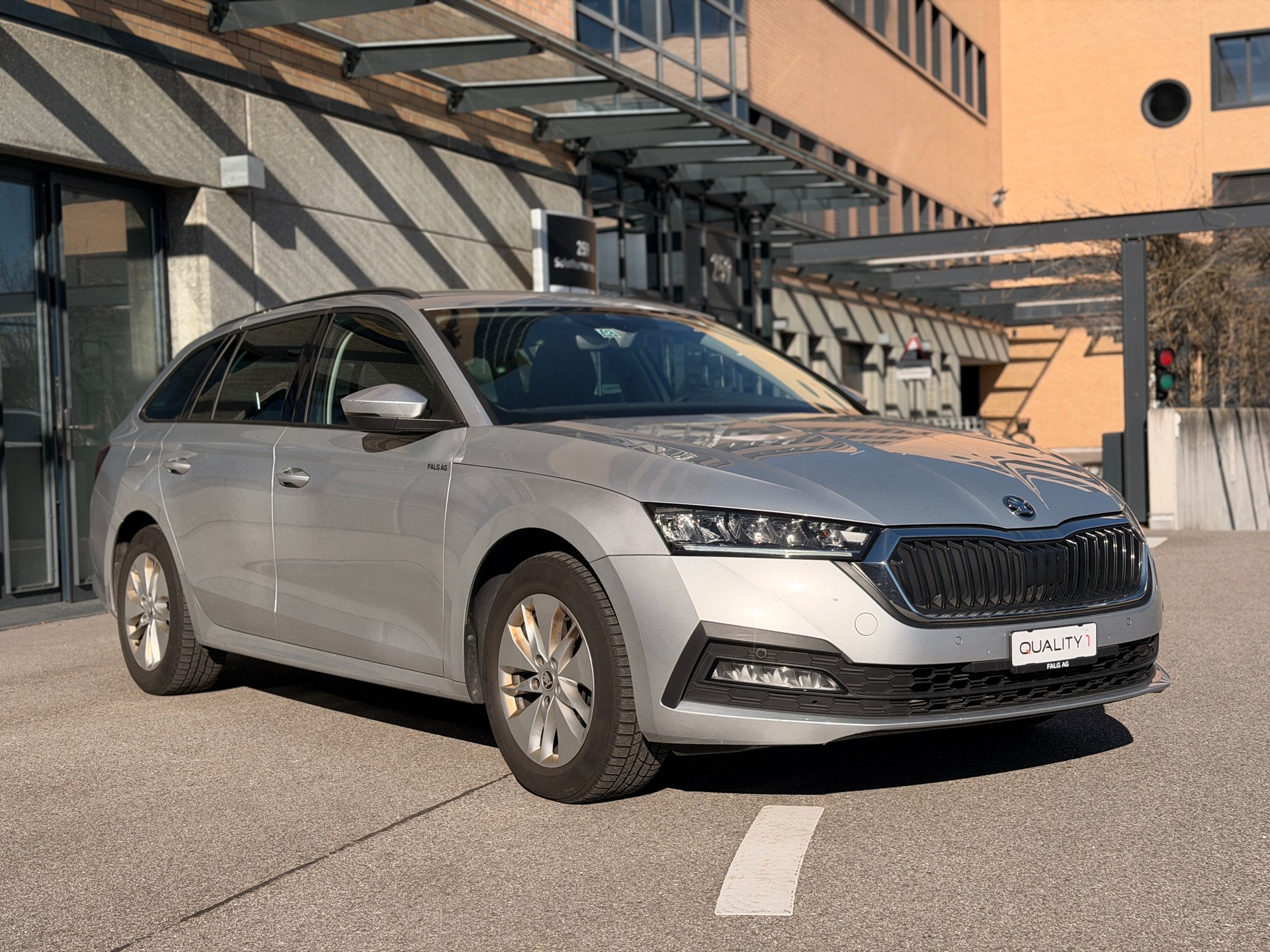 SKODA Octavia Combi 2.0 TDI DSG Ambition 4x4-image-7