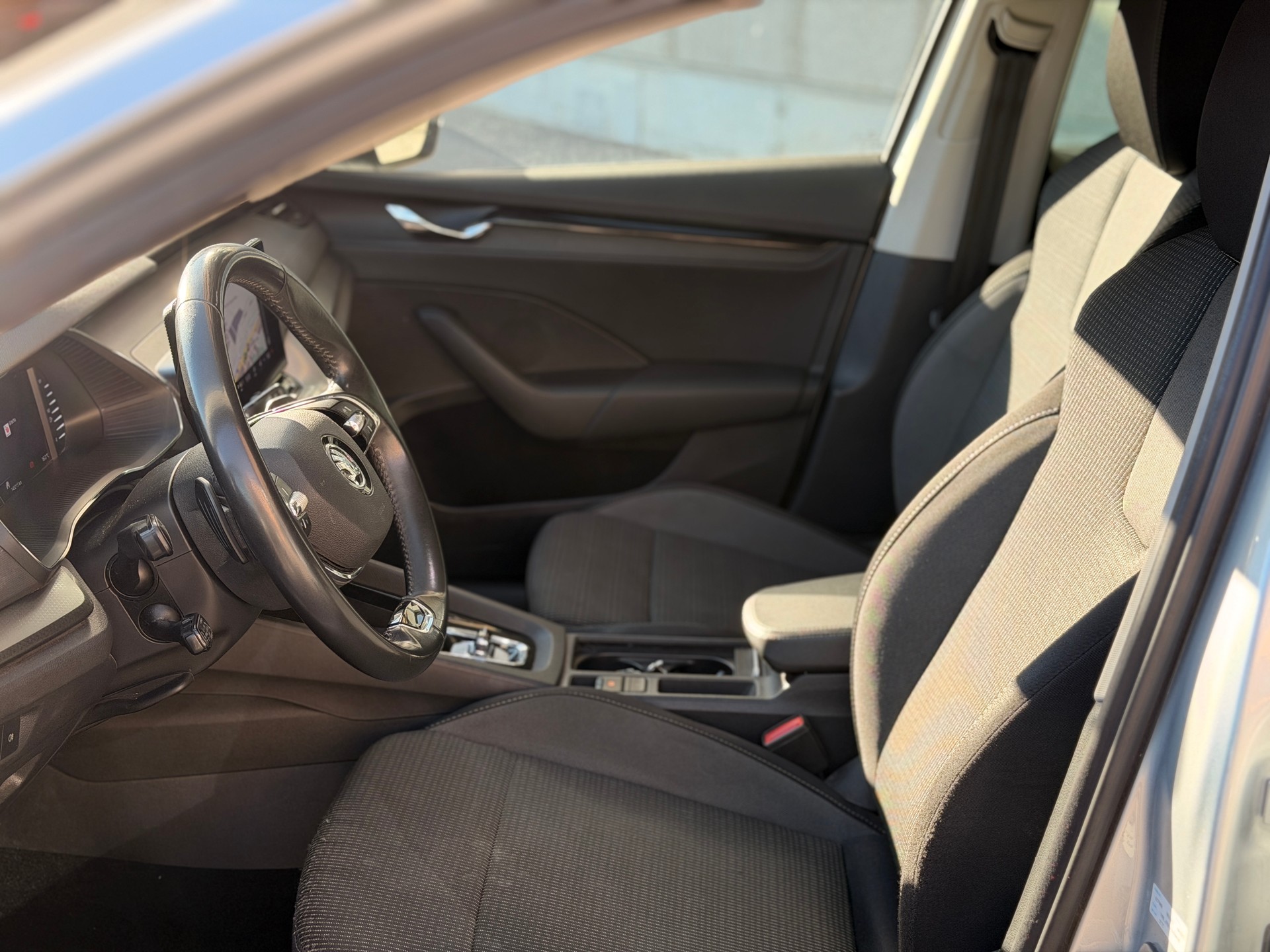 SKODA Octavia Combi 2.0 TDI DSG Ambition 4x4-image-15